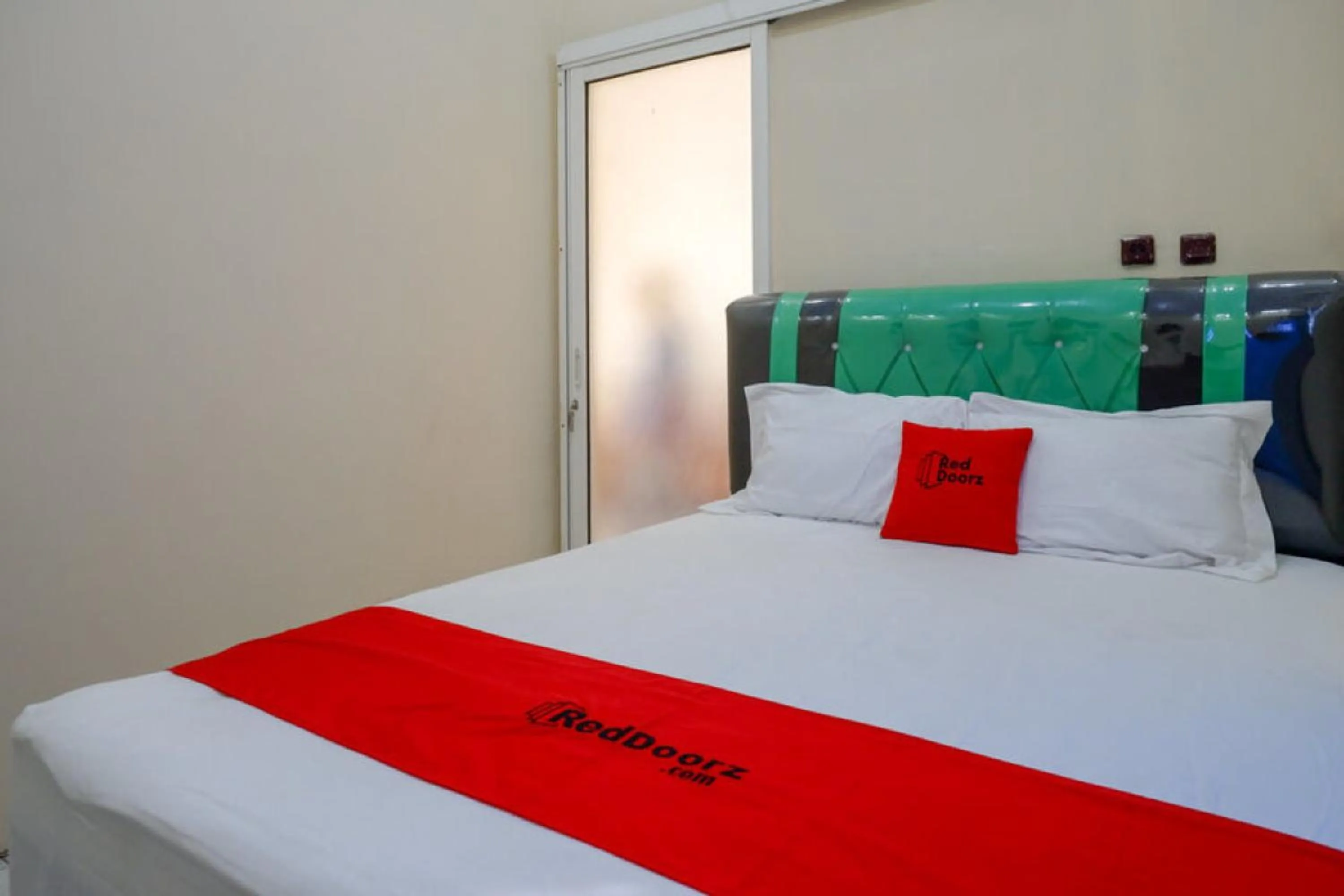 Bedroom, Bed in RedDoorz @ Jalan Raya Kaliwungu Selatan Kendal