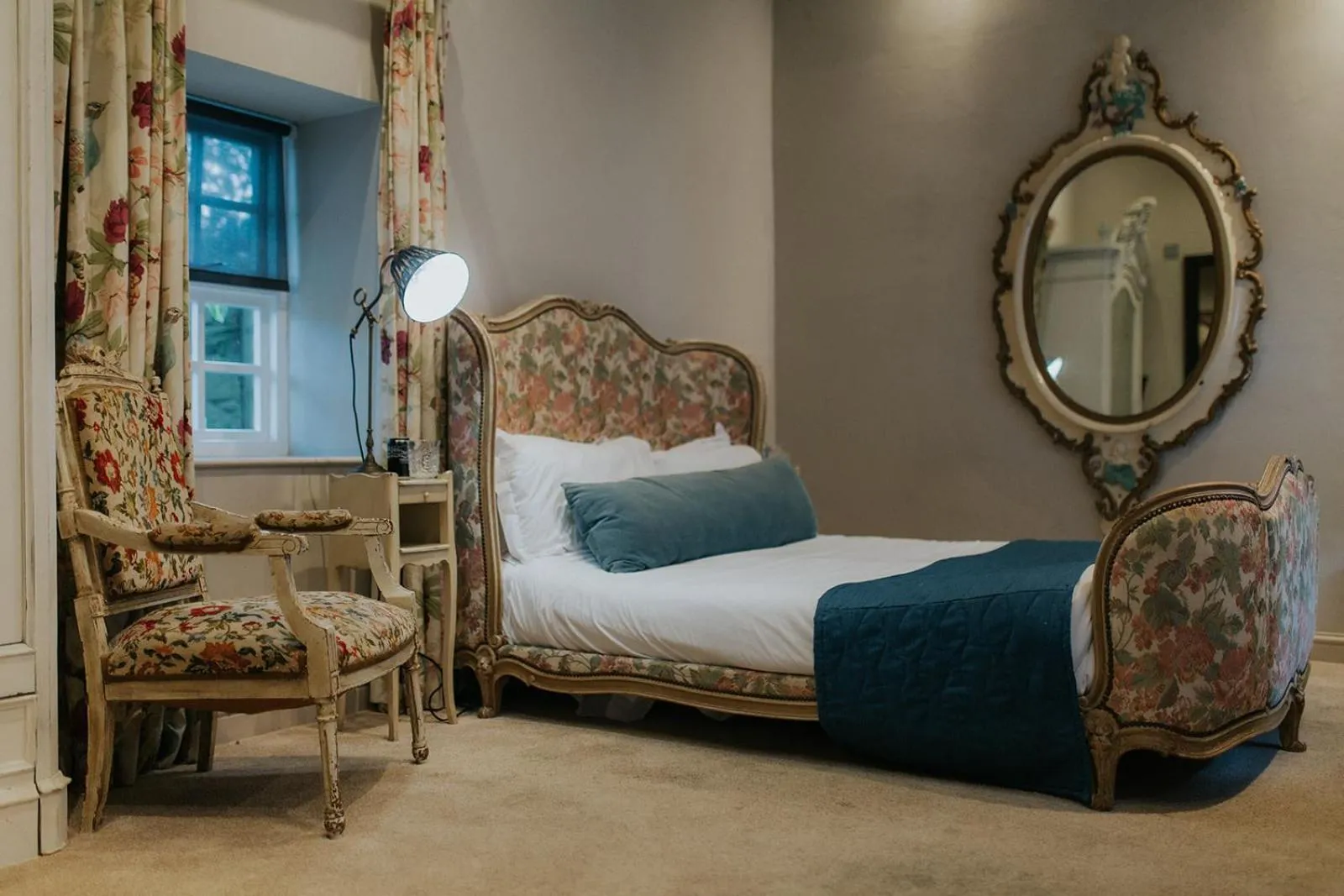 Seating area, Bed in Newton Hall