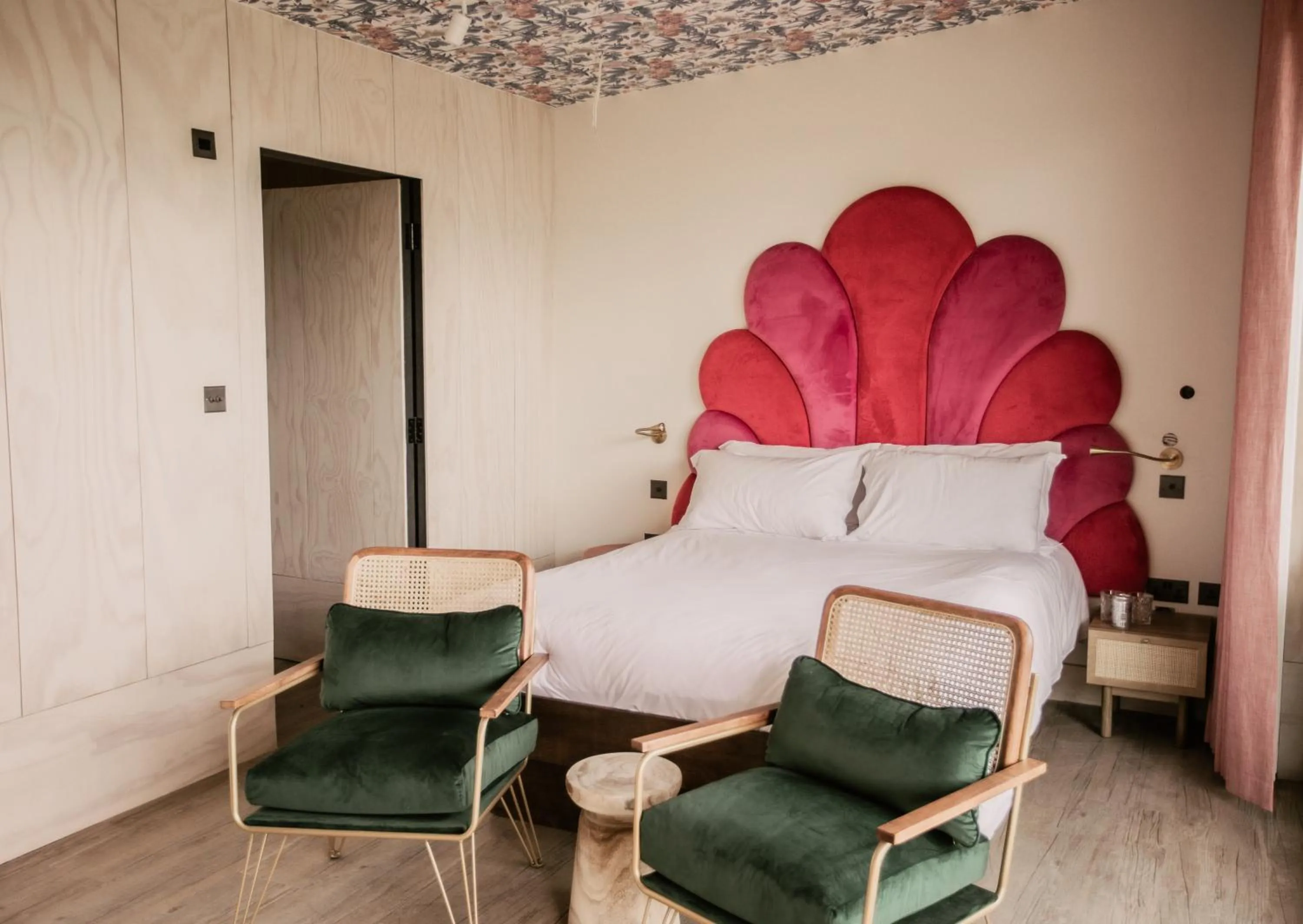 Photo of the whole room, Bed in Newton Hall