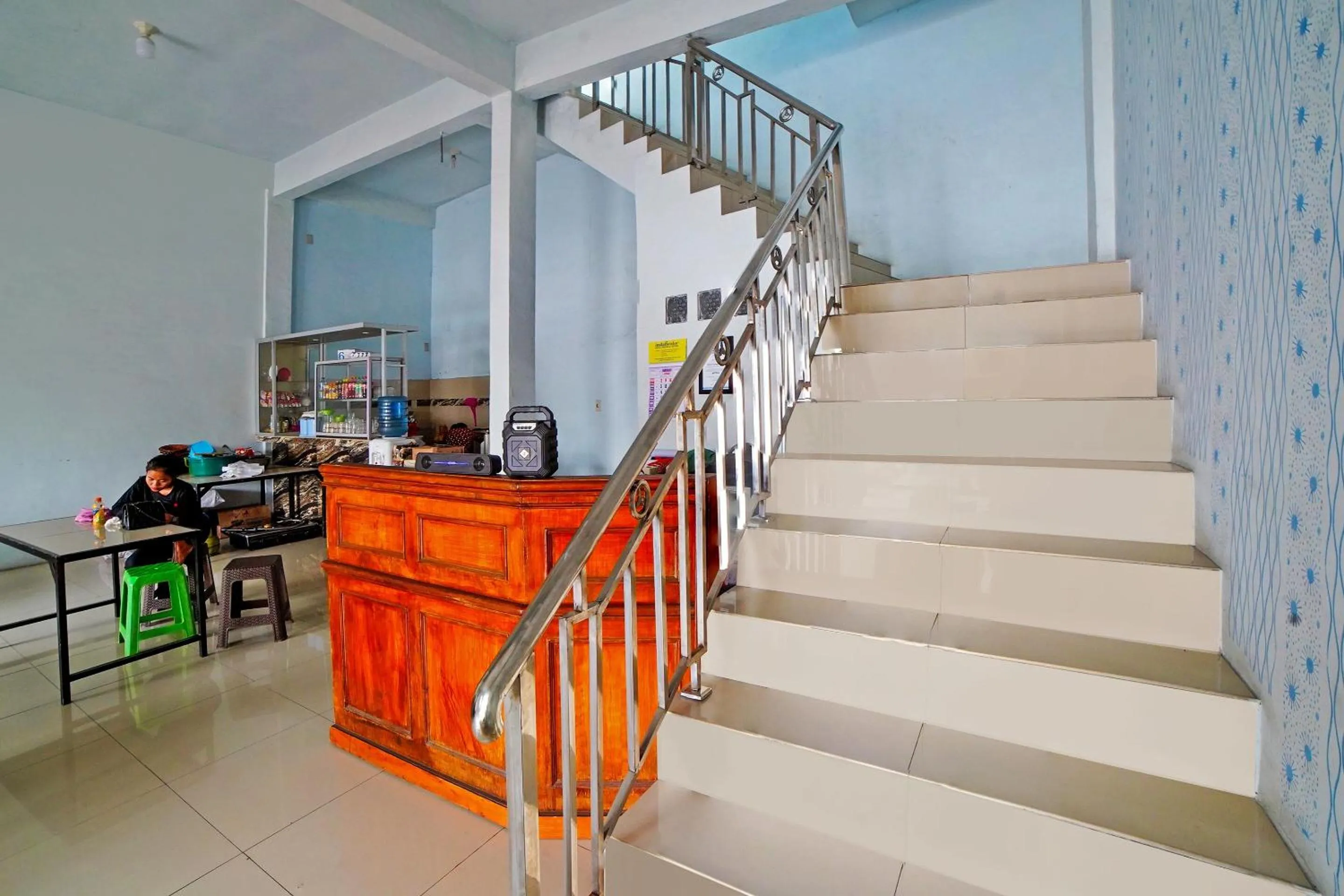 Lobby or reception in Hotel O Gurusinga Guesthouse