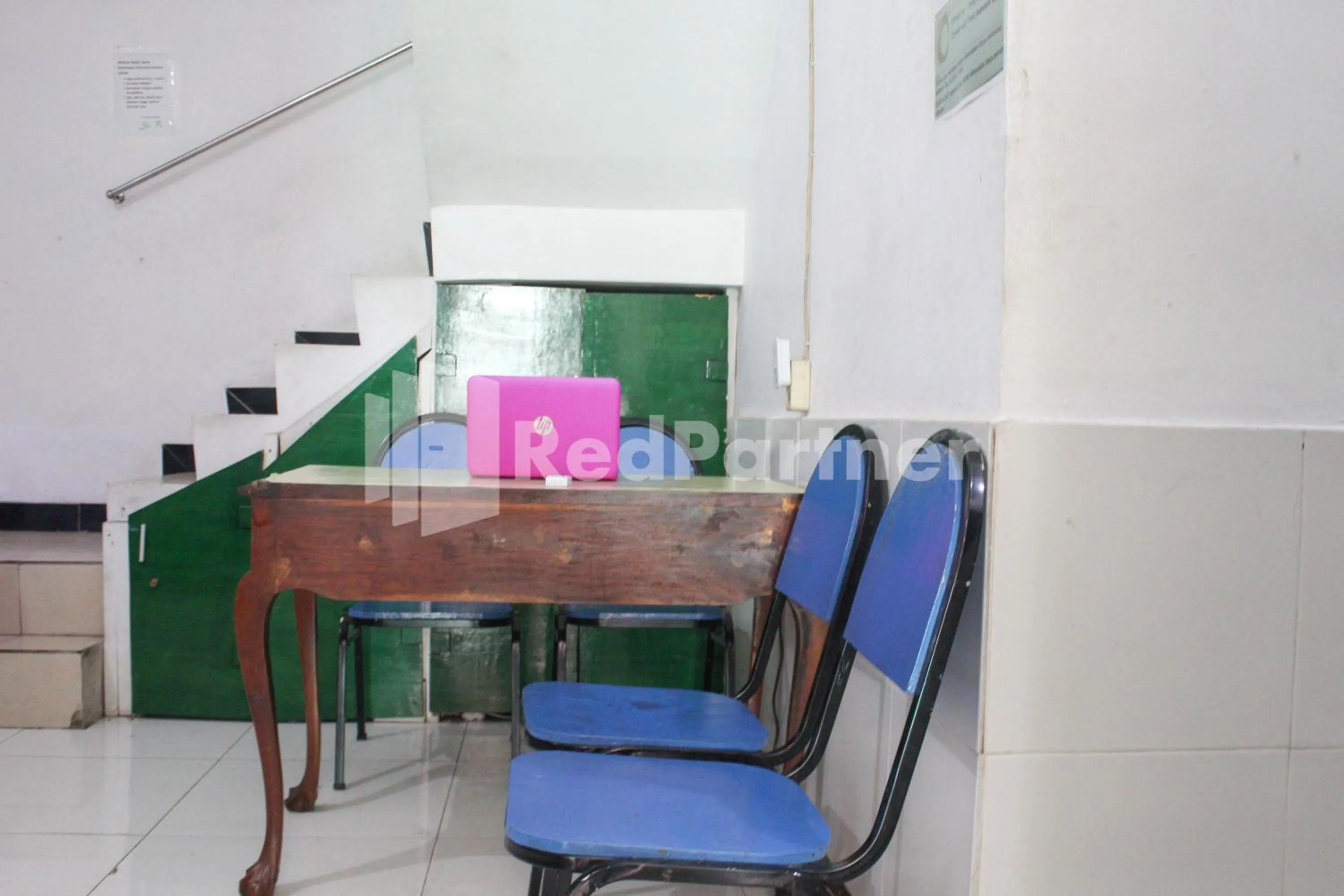 Lobby or reception in Snow White Residence near Grogol Mitra RedDoorz