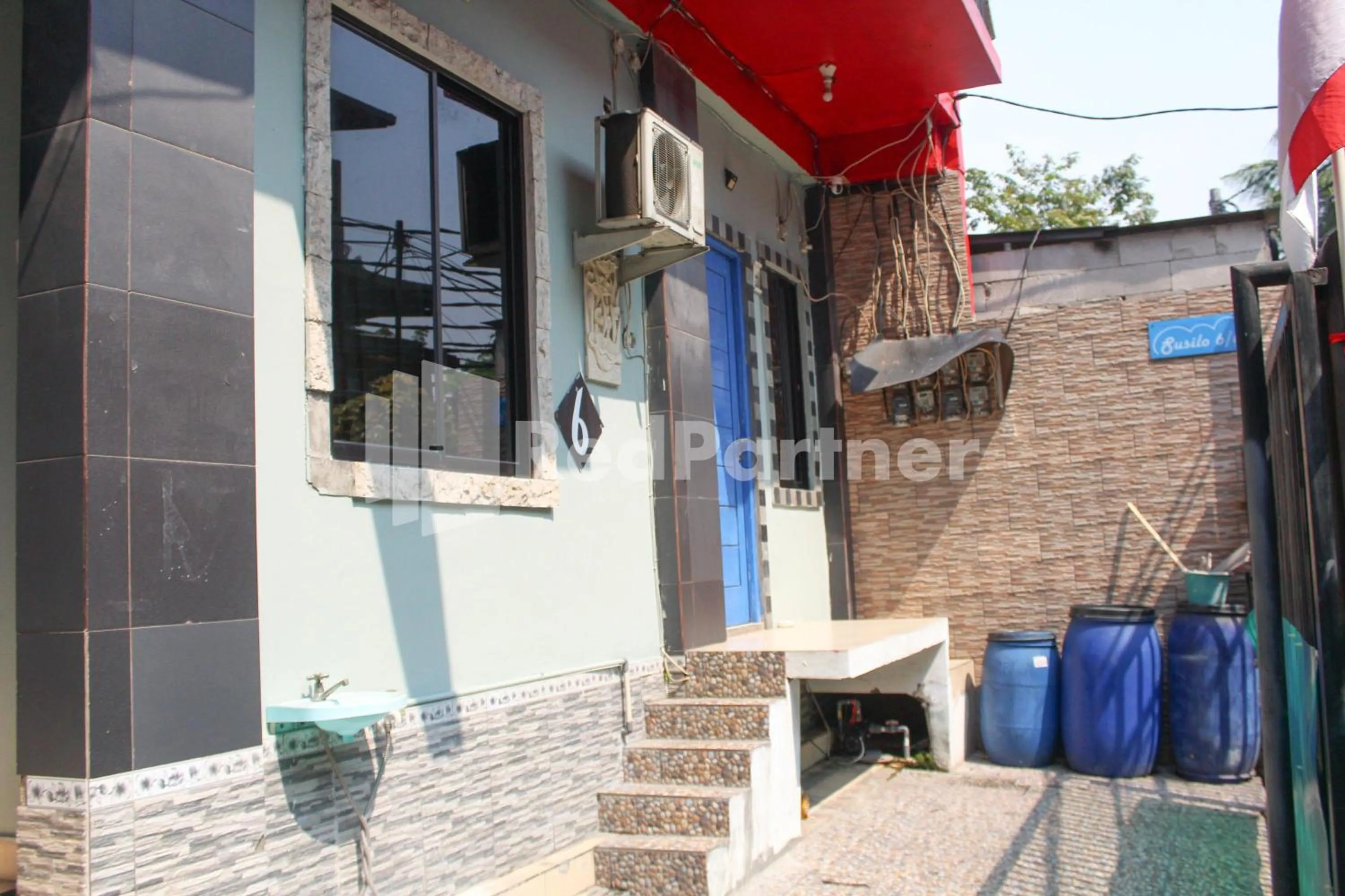 Property building in Snow White Residence near Grogol Mitra RedDoorz