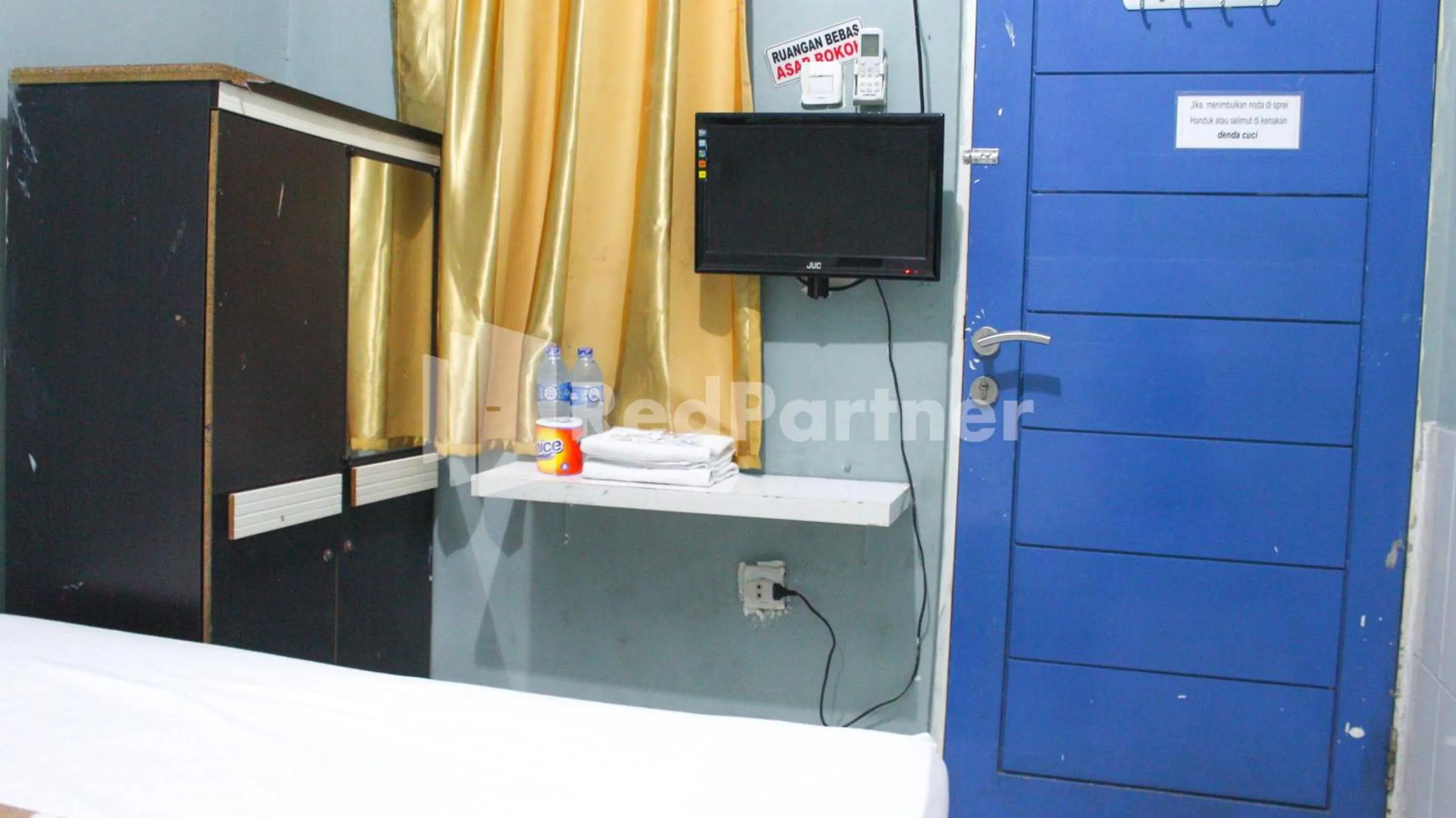 TV and multimedia in Snow White Residence near Grogol Mitra RedDoorz