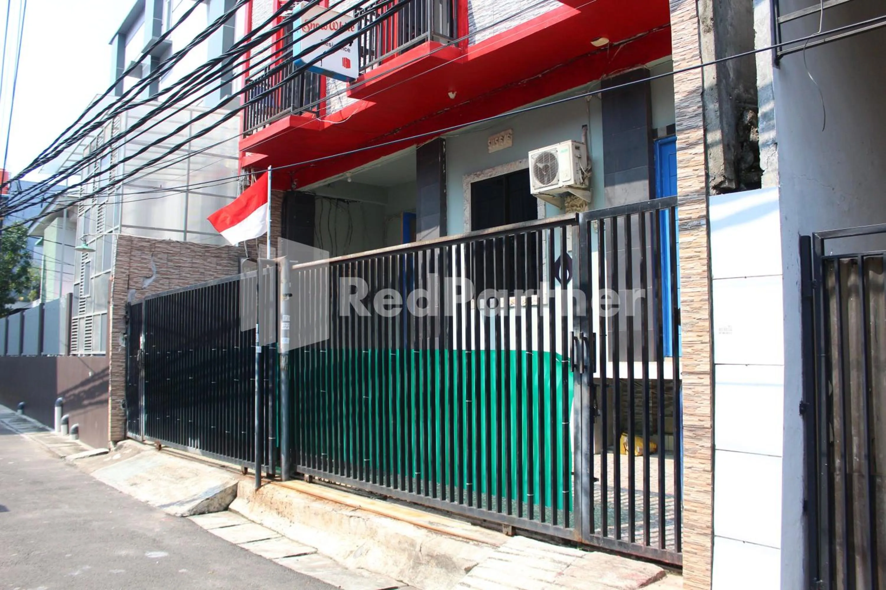 Property building in Snow White Residence near Grogol Mitra RedDoorz