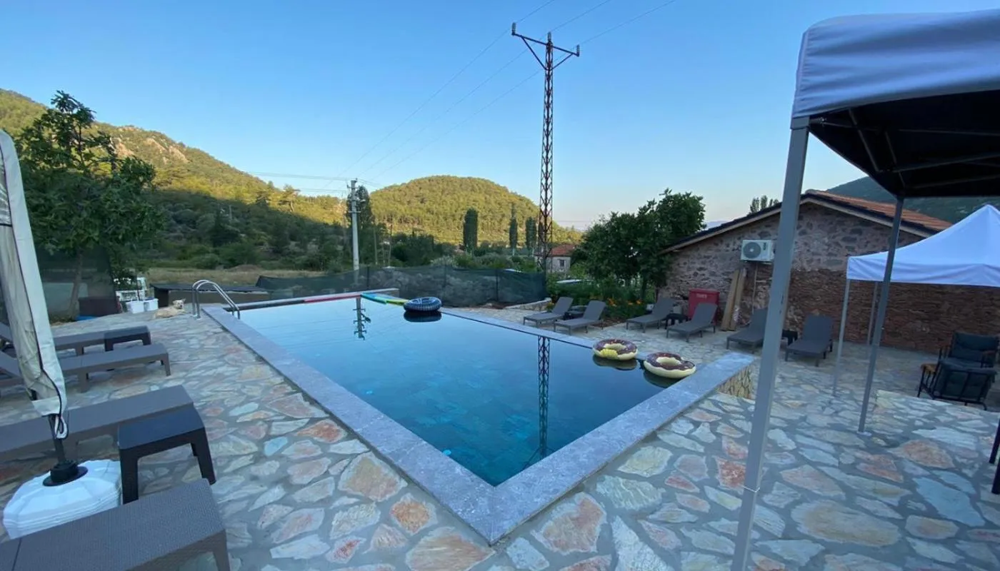Swimming pool in Dedehan Retreat Otel