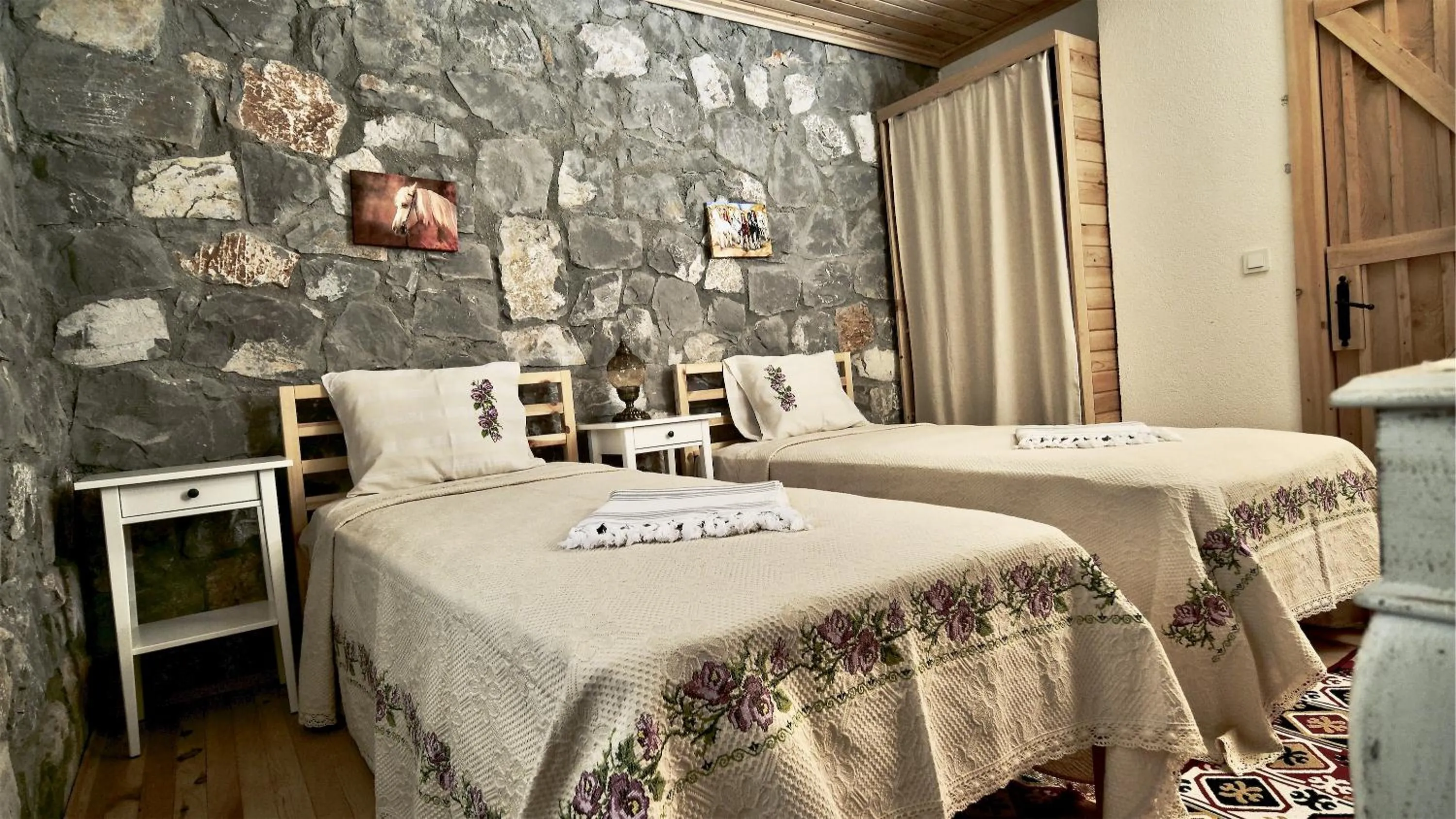 Bed in Dedehan Retreat Otel