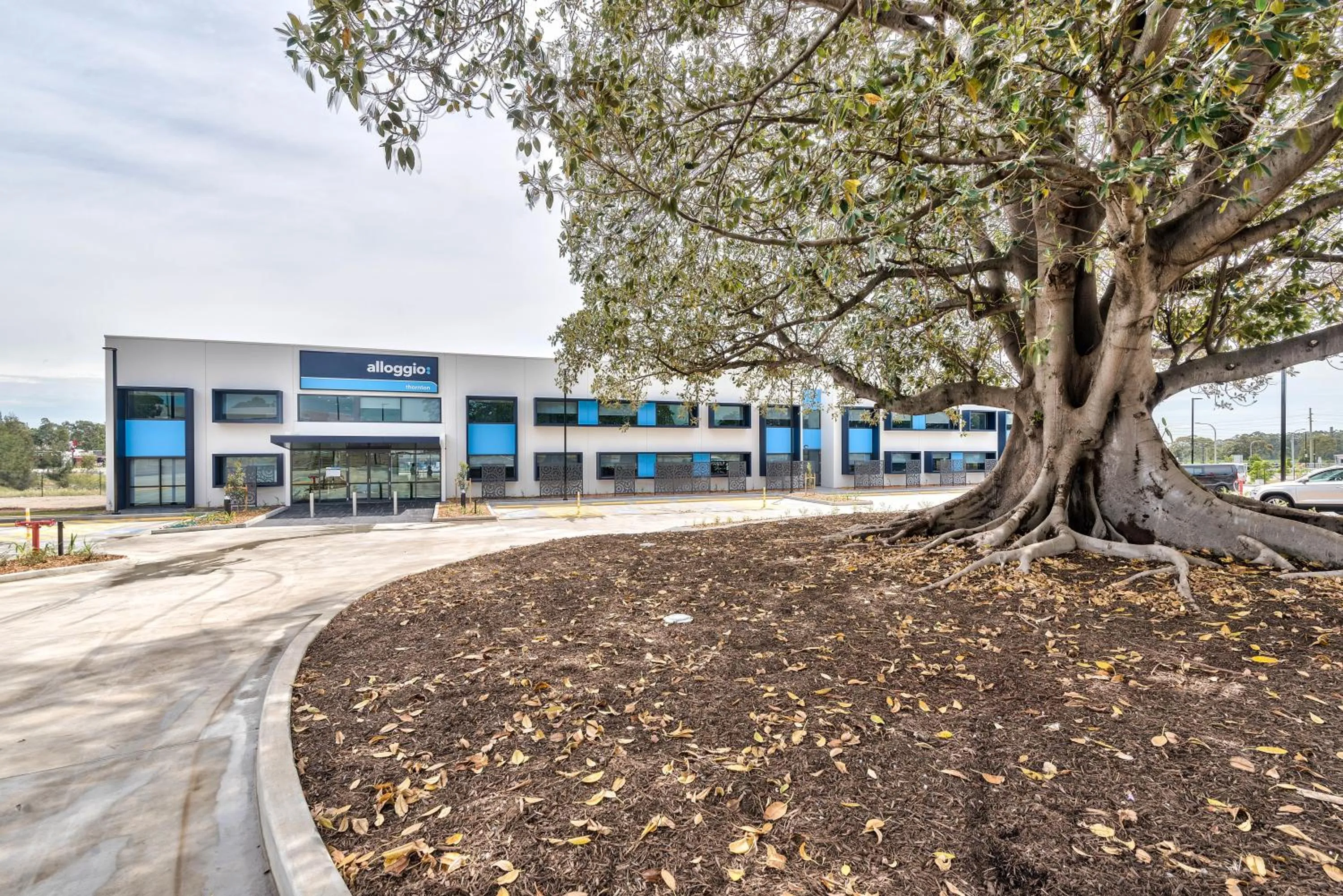 Facade/entrance in Thornton Executive Hotel