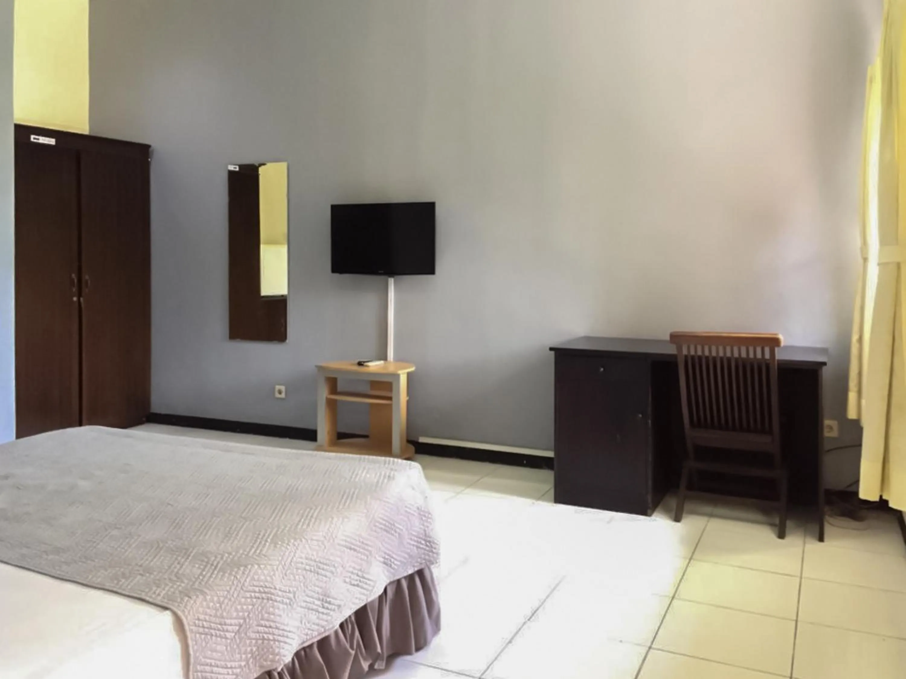 Bedroom, Bed in Kemang Place near Lippo Mall Kemang Mitra RedDoorz