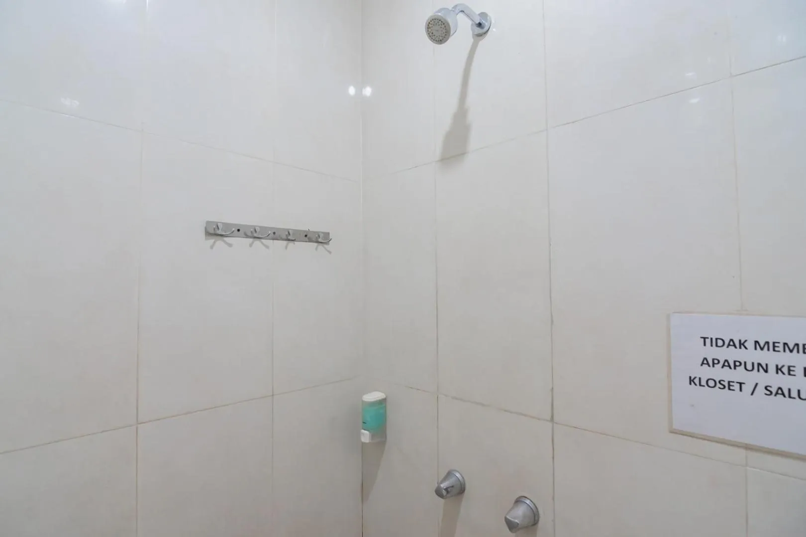 RedDoorz near Alun Alun Bandung 3