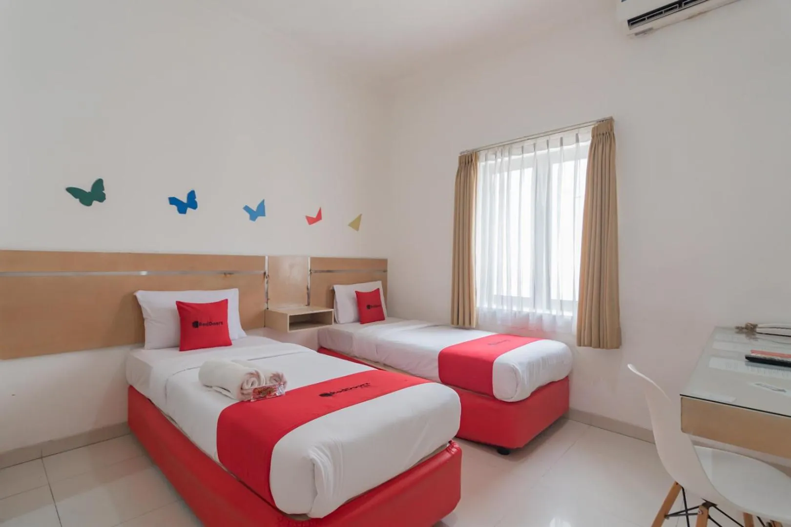 Bed in RedDoorz near Alun Alun Bandung 3