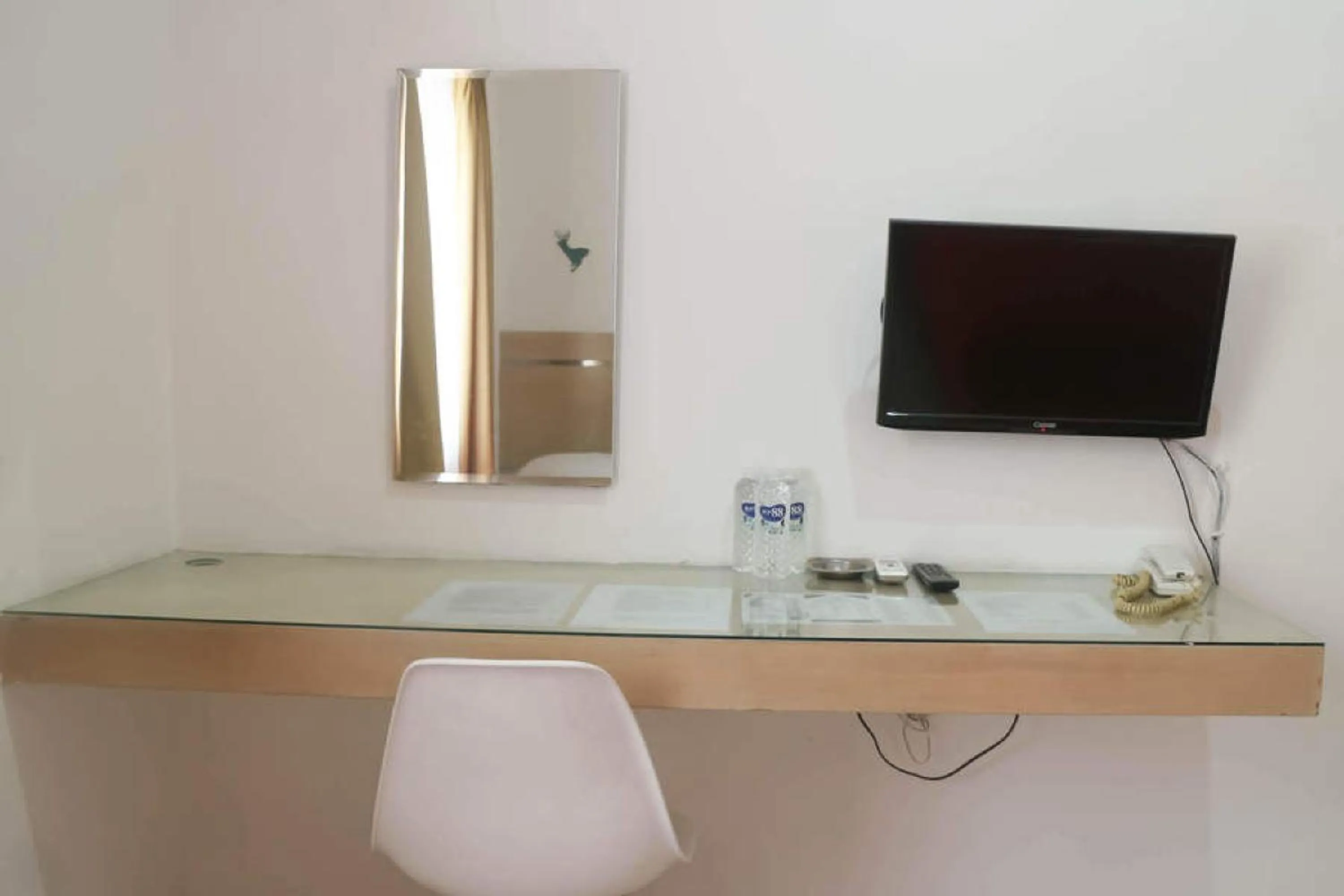 Bedroom in RedDoorz near Alun Alun Bandung 3