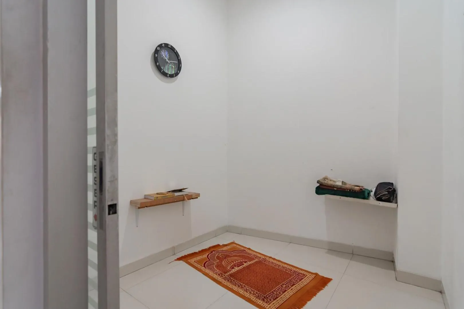 RedDoorz near Alun Alun Bandung 3