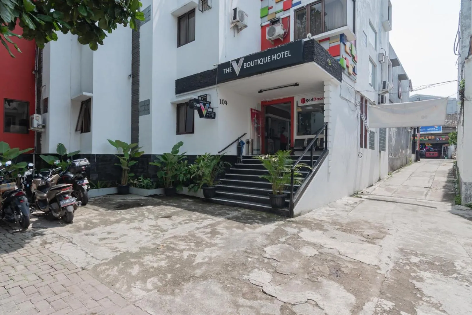 RedDoorz near Alun Alun Bandung 3