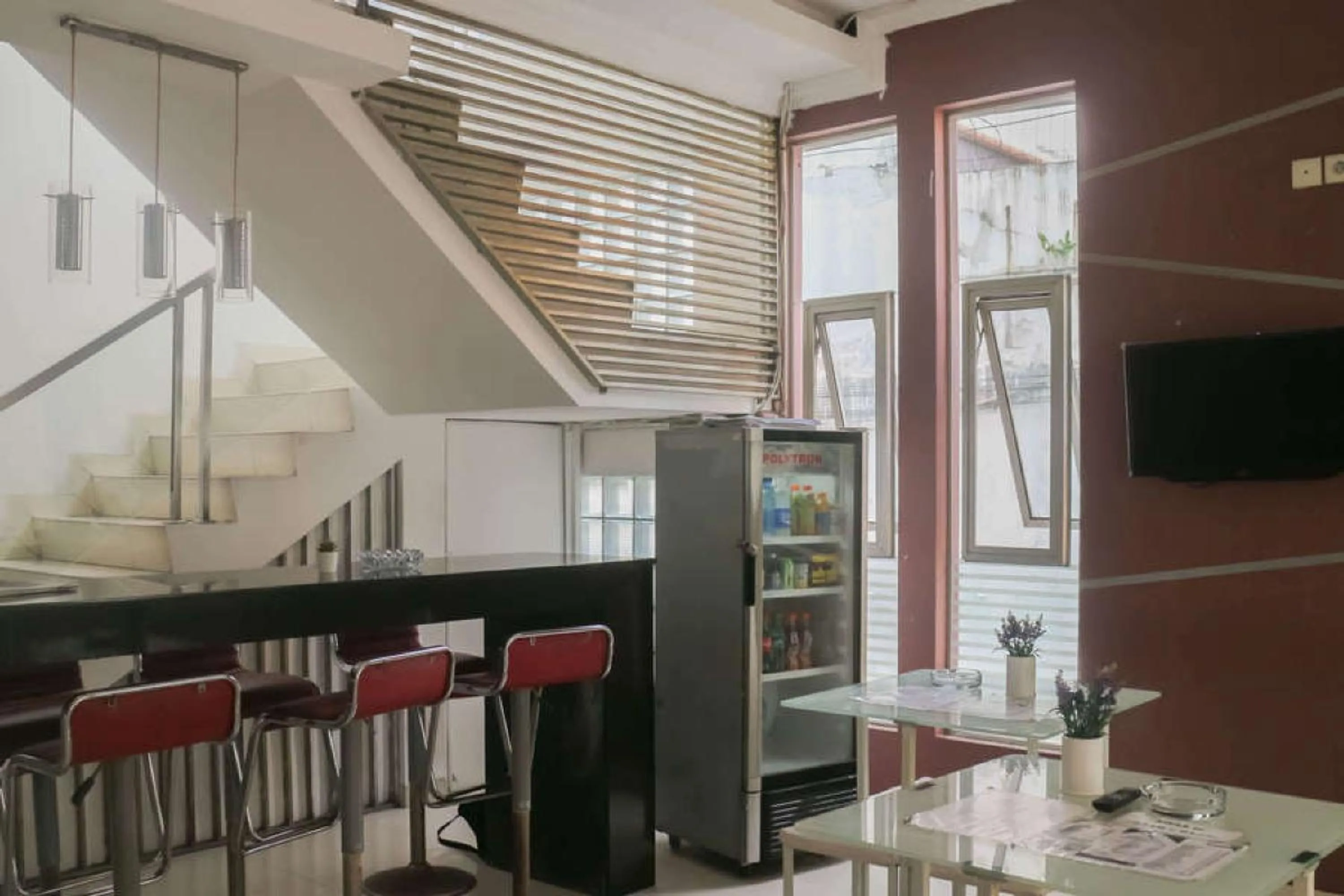 Lobby or reception in RedDoorz near Alun Alun Bandung 3