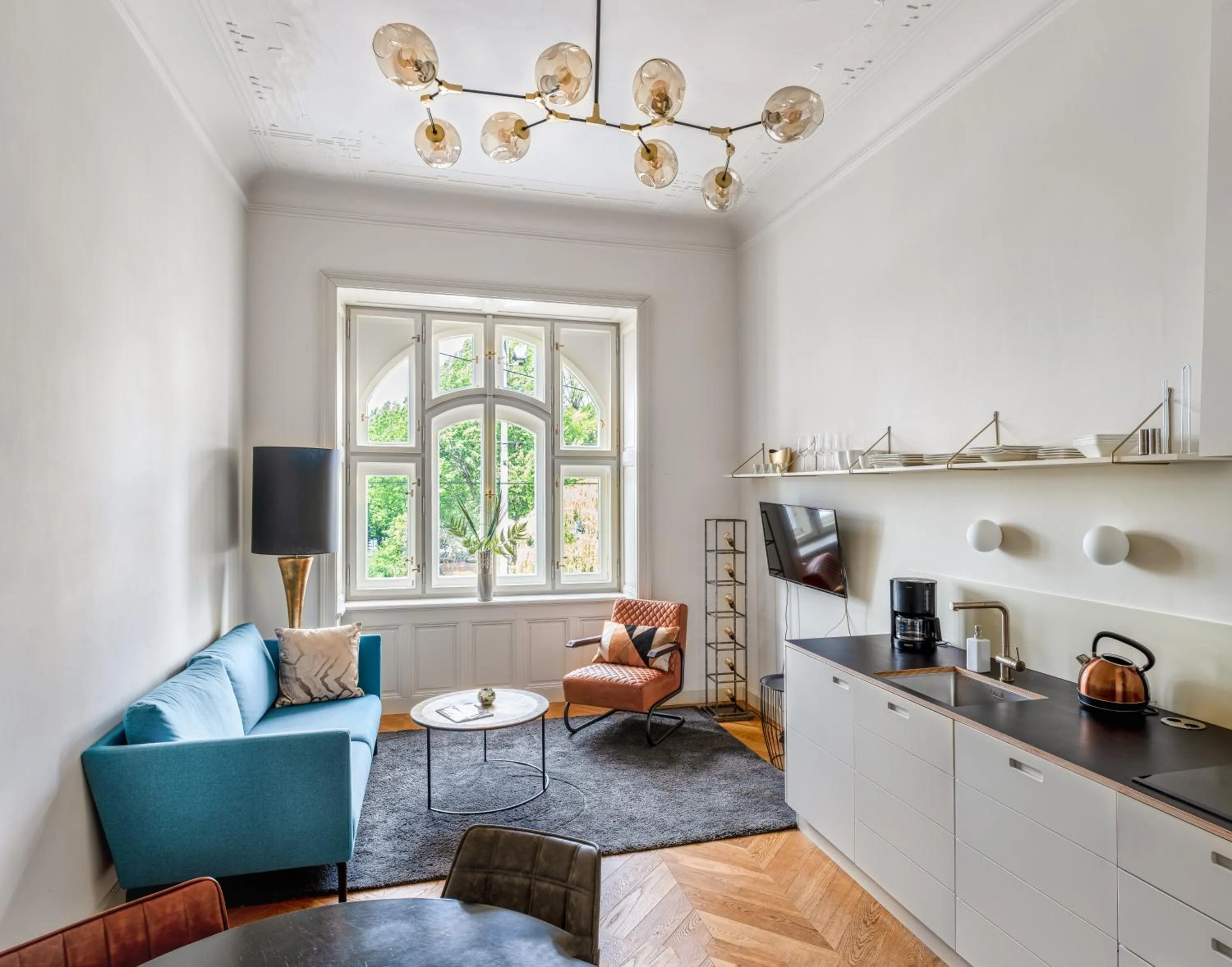 Kitchen or kitchenette in MN6 Luxury Suites by Adrez