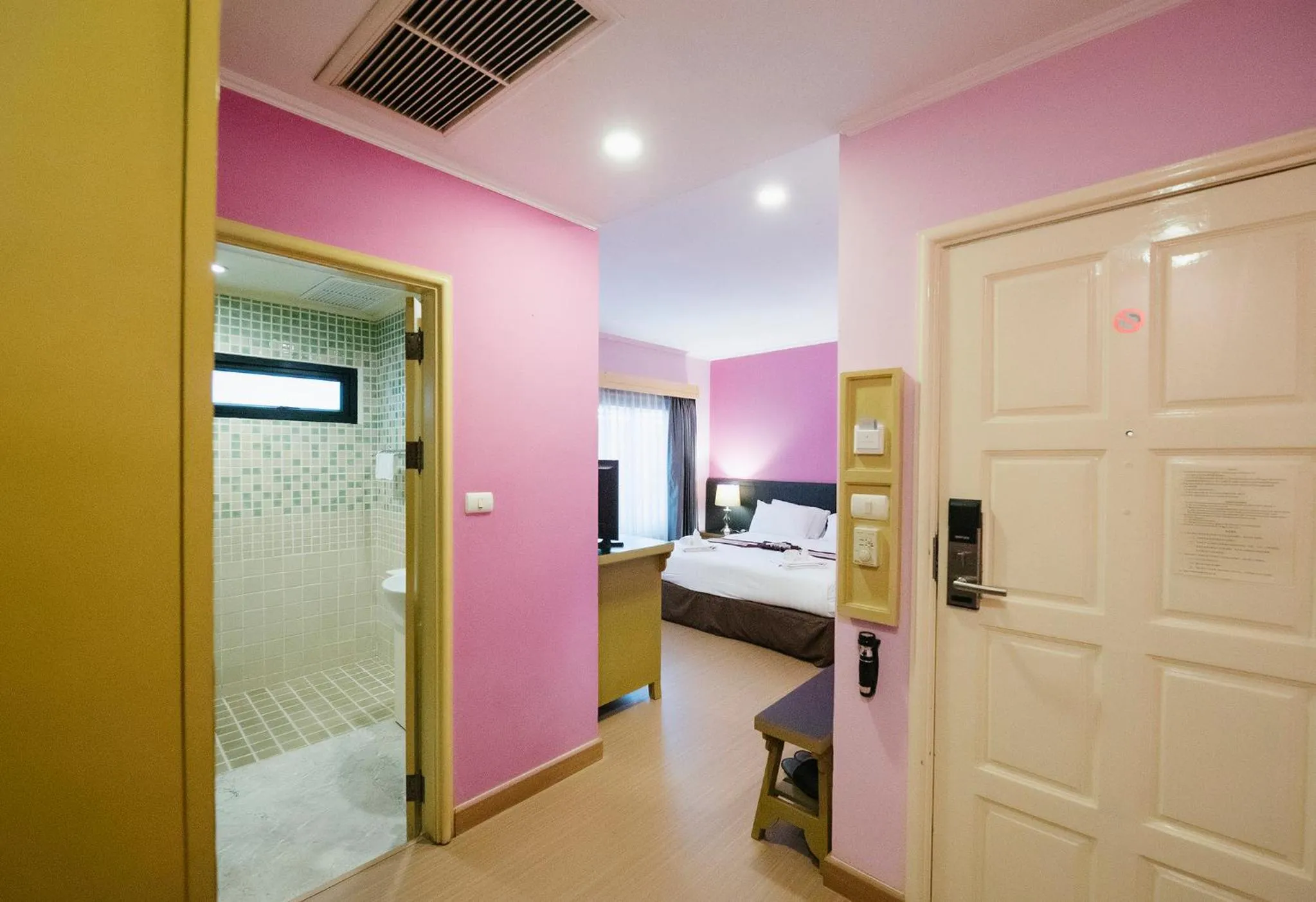 Shower, Bed in La Seine City Resort, Chiang Mai