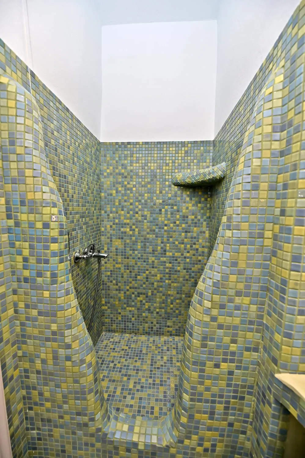 Shower in TINOS AQUA PALAZZO