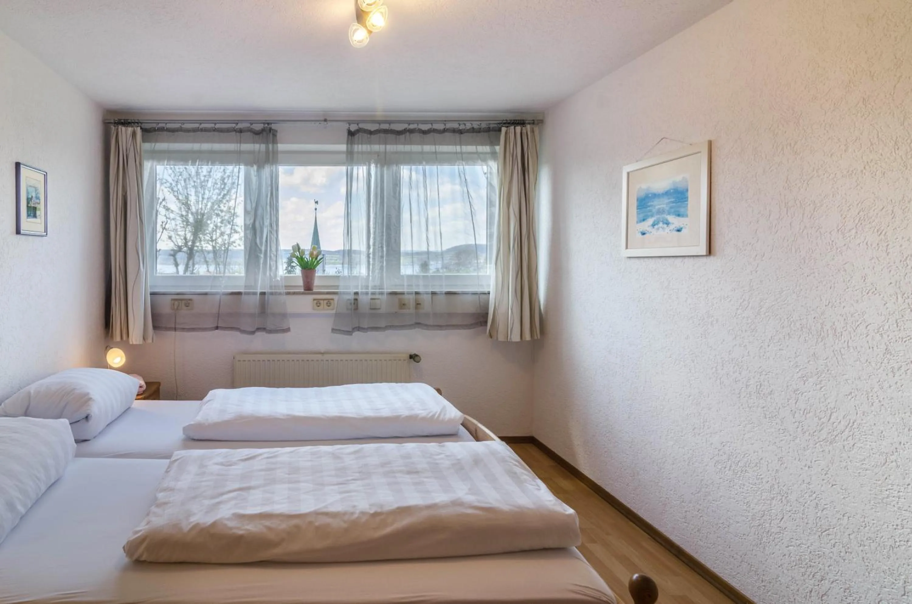 Property building, Bed in Ferienwohnung Munding