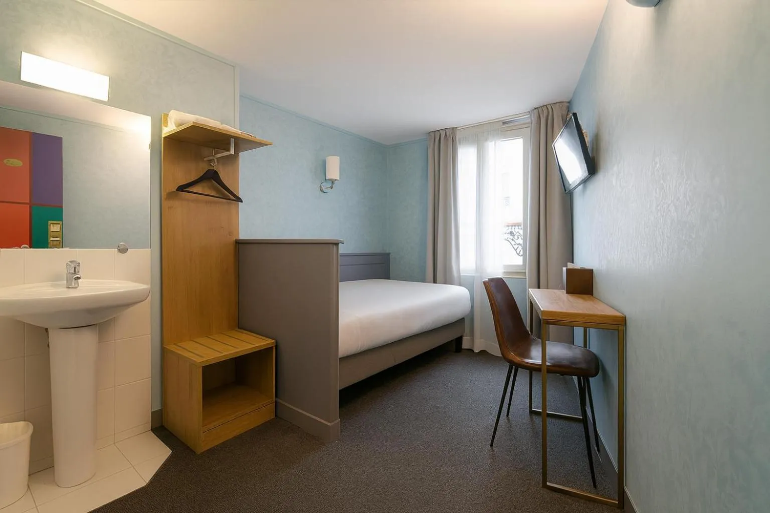 Bed in Walled off Hotel Paris