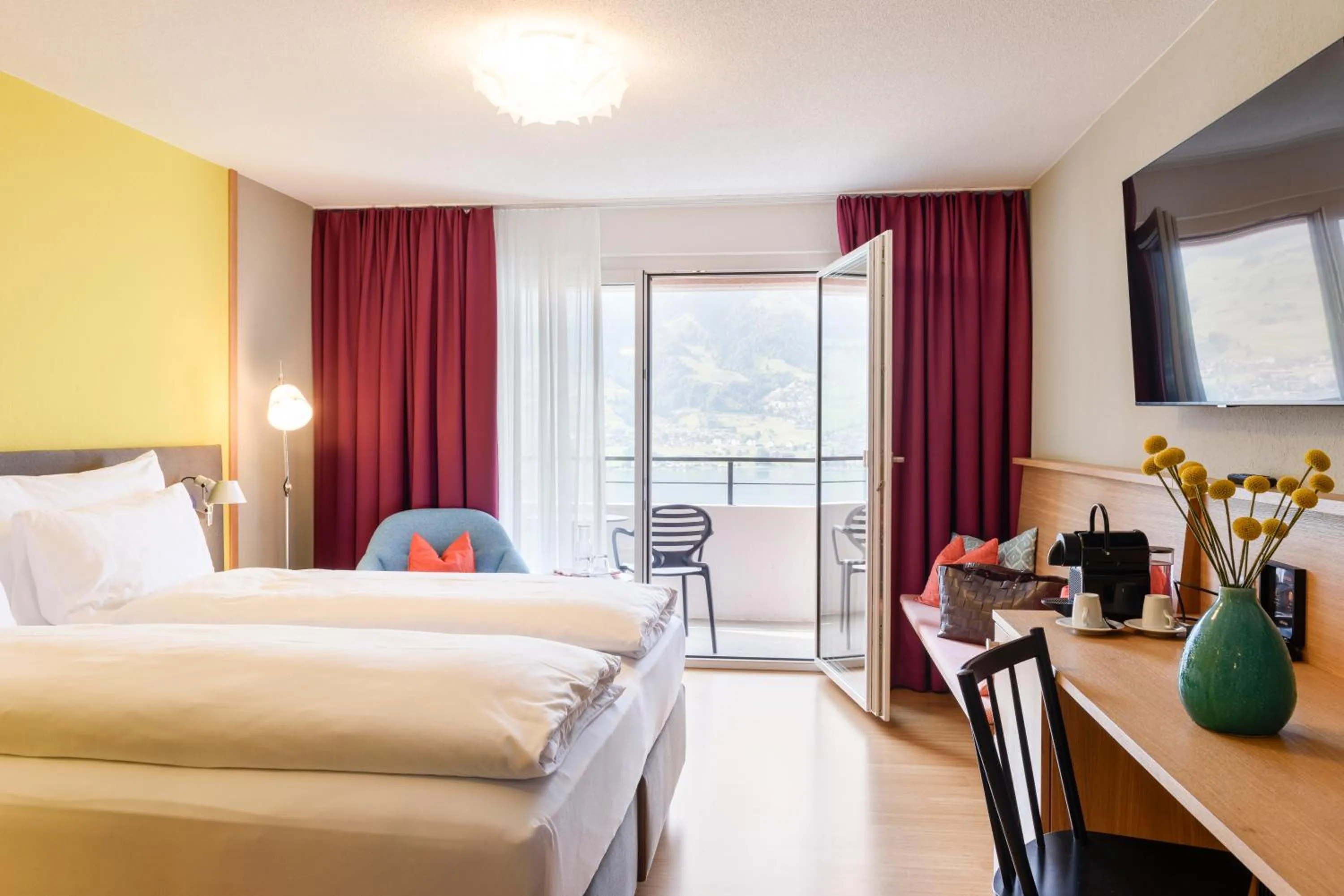 Coffee/tea facilities, Bed in Seehotel Wilerbad Spa & Seminar