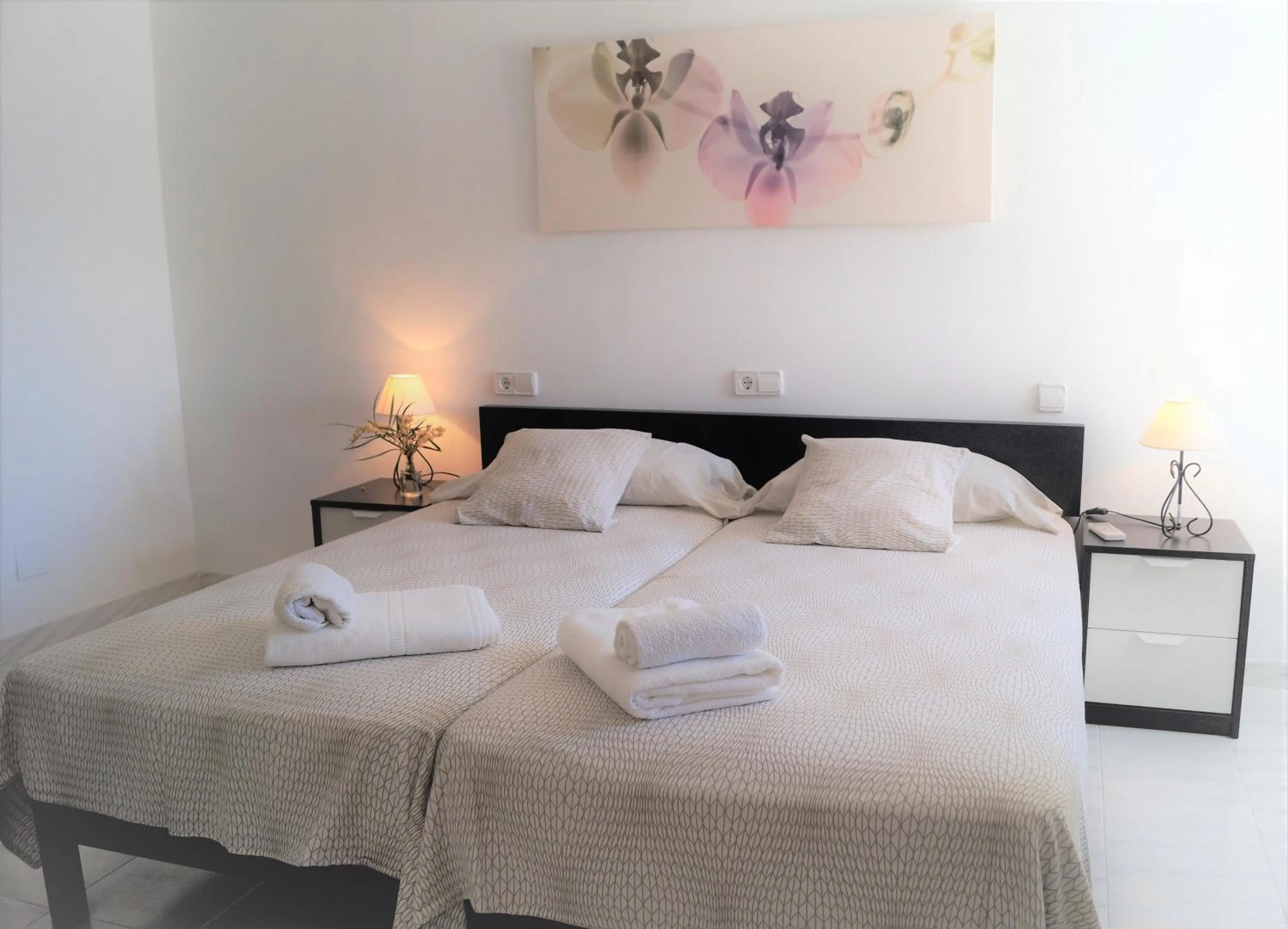 Bed in Bungalow Playa d'Or, 2