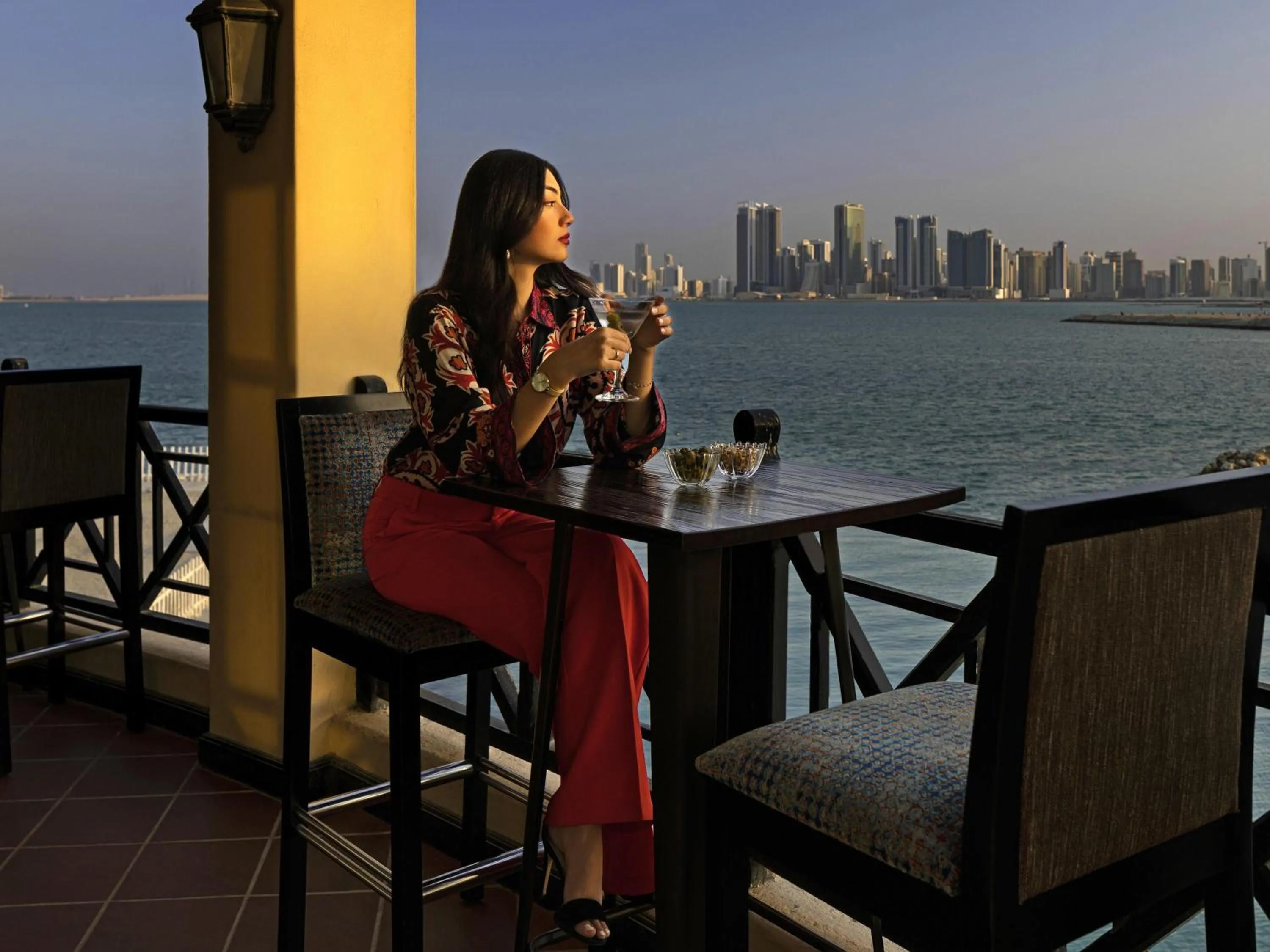 Lounge or bar in Novotel Bahrain Al Dana Resort