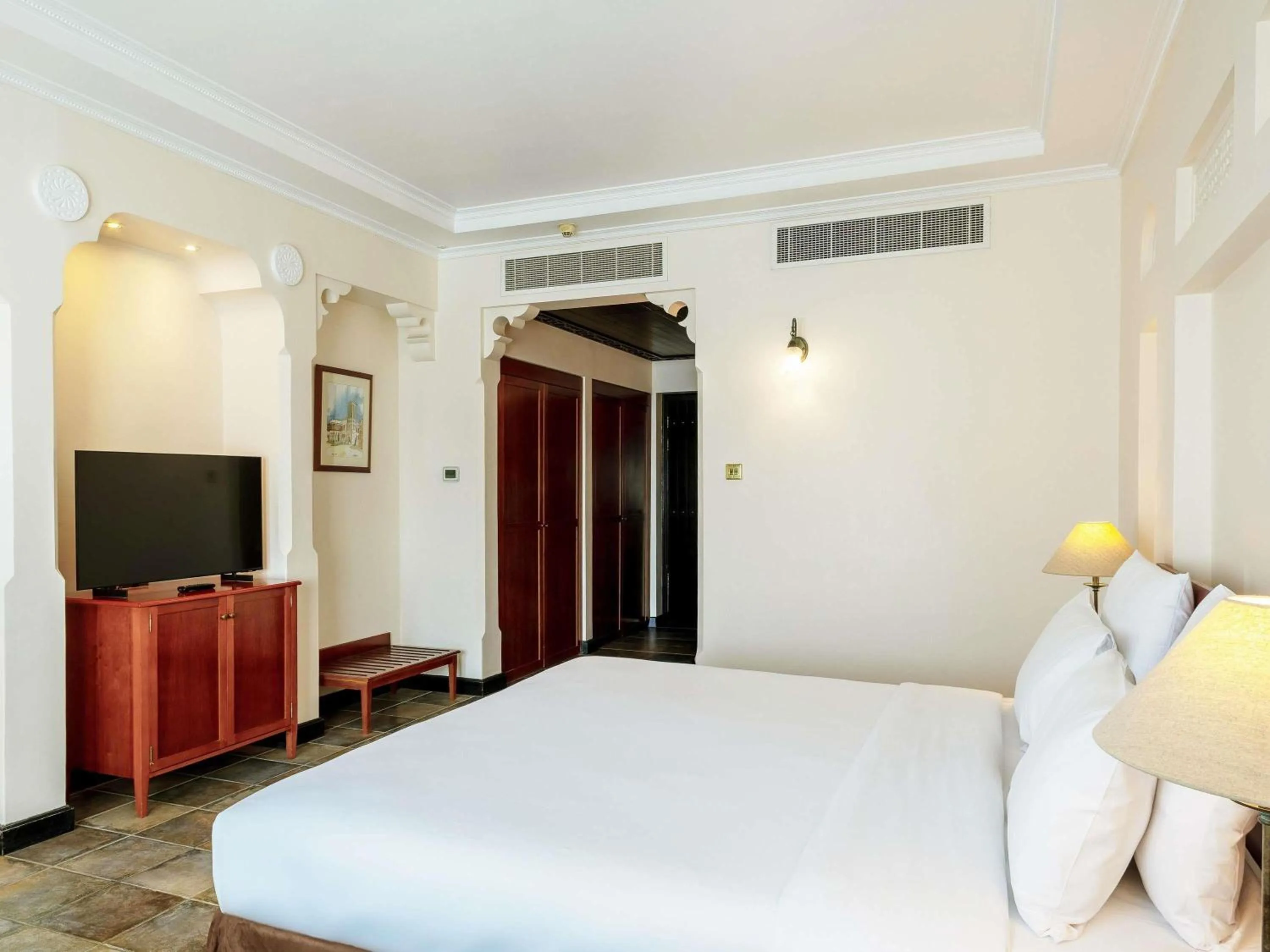 Bedroom, Bed in Novotel Bahrain Al Dana Resort