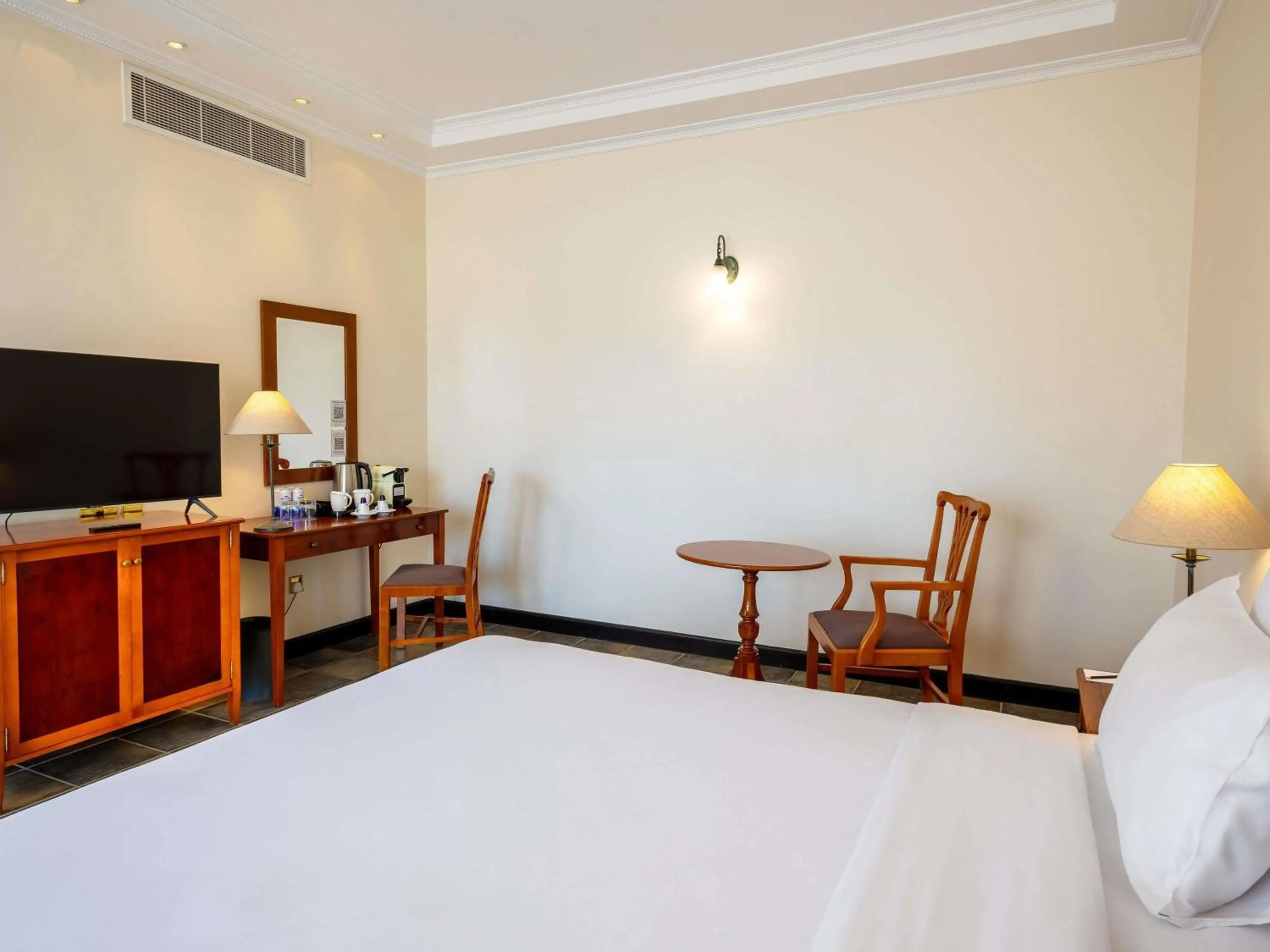 Bedroom, Bed in Novotel Bahrain Al Dana Resort