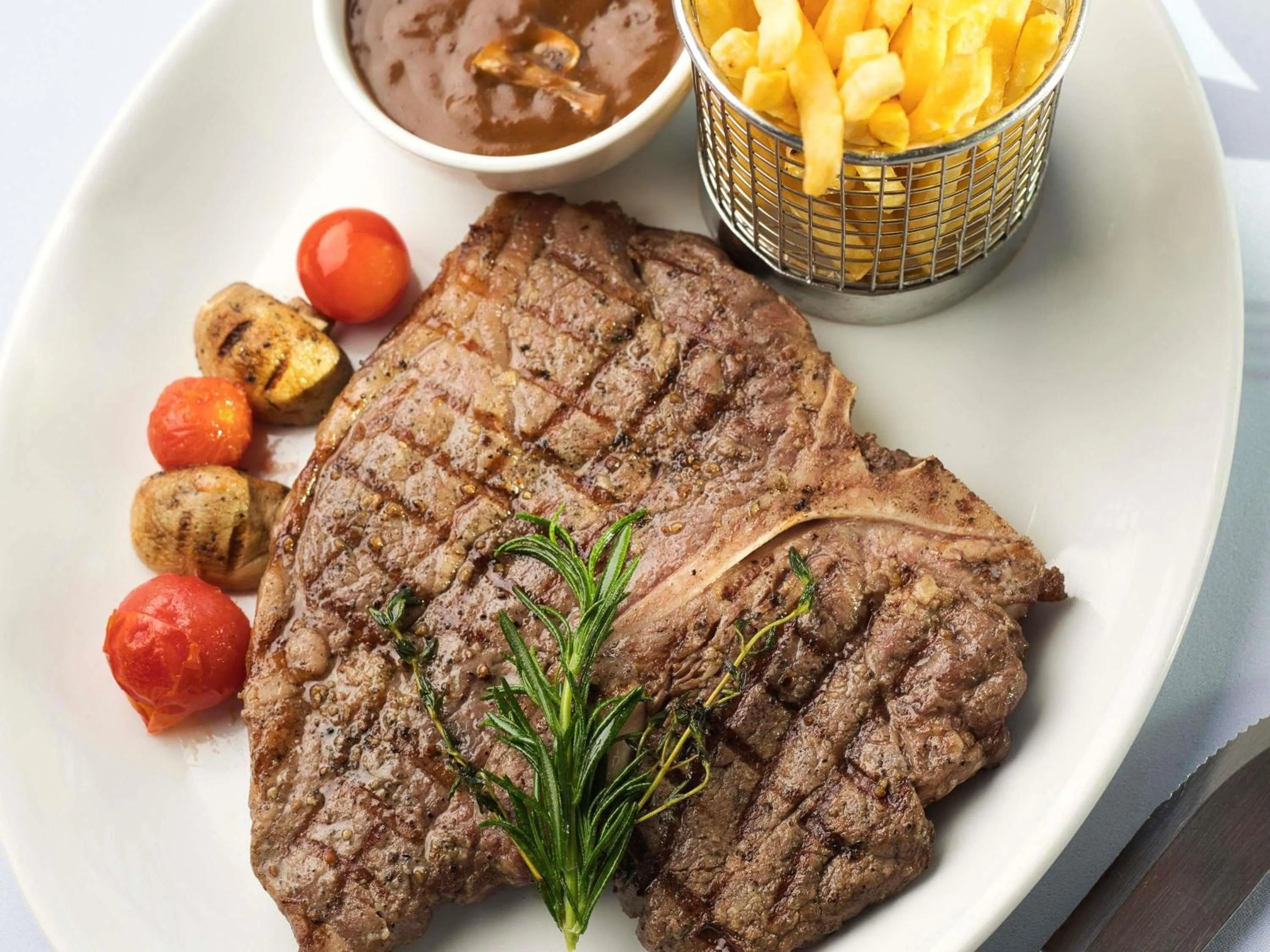 Restaurant/places to eat in Novotel Bahrain Al Dana Resort