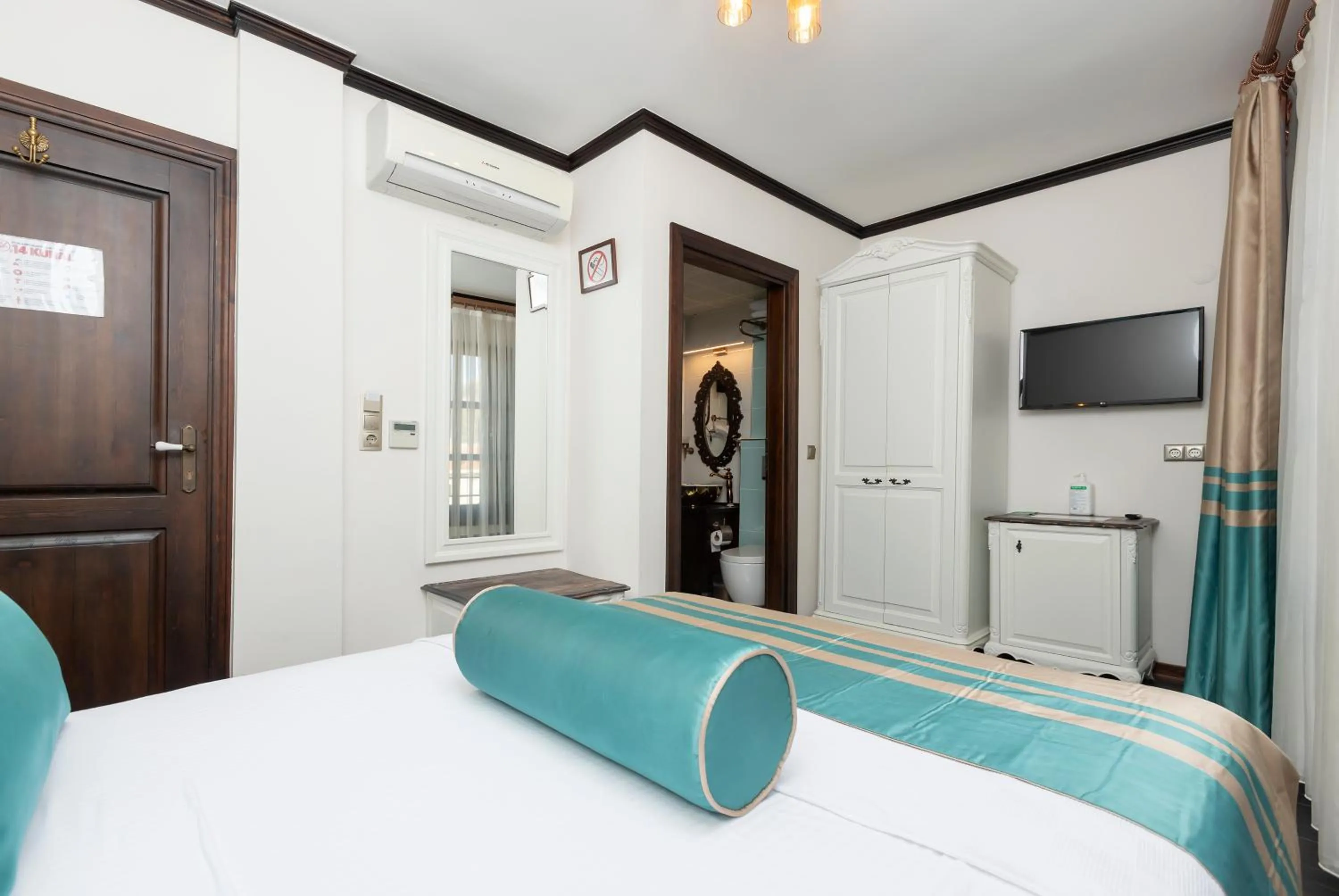 Bed in Marina Foça Hotel