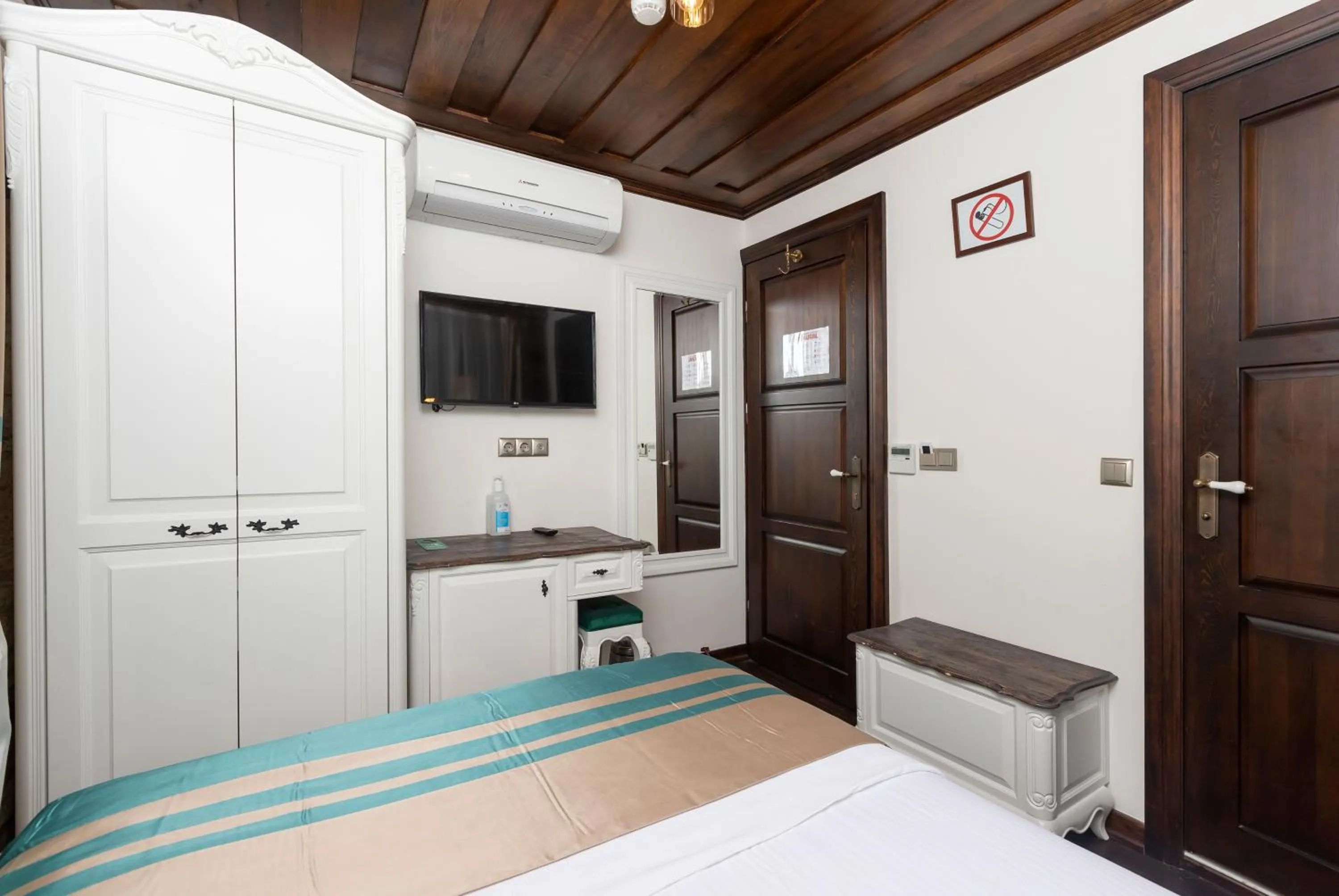 Bed in Marina Foça Hotel