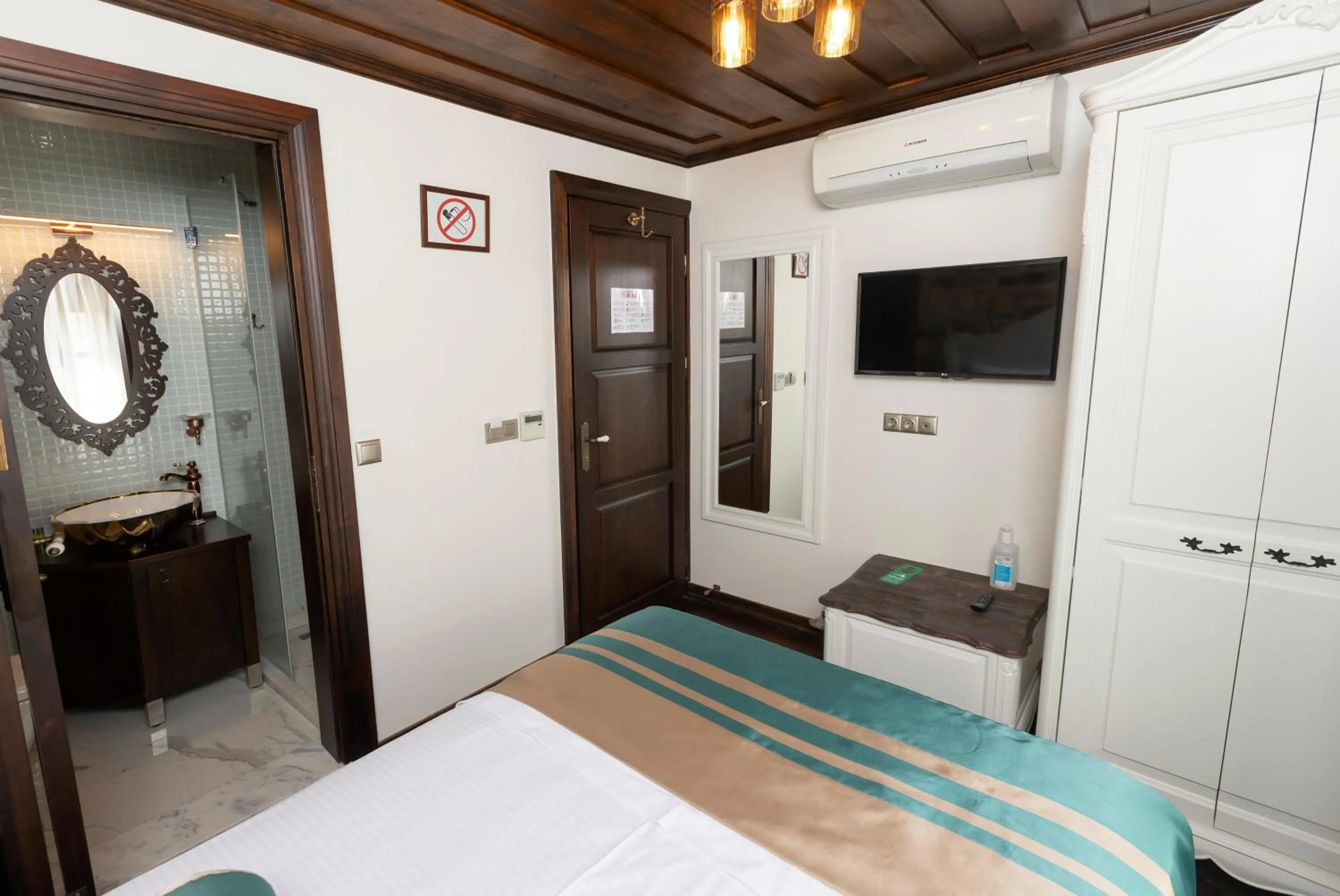 Bed in Marina Foça Hotel