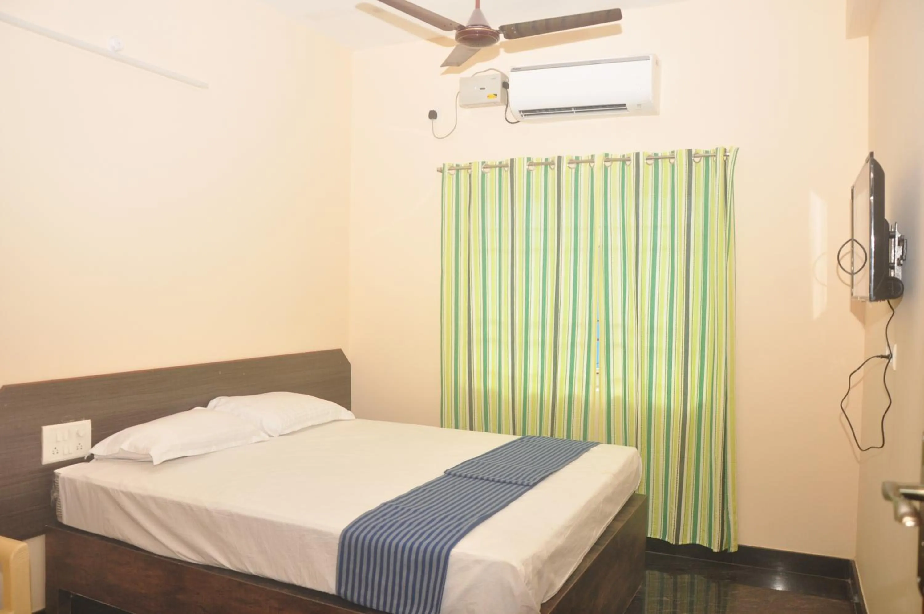 Photo of the whole room, Bed in Hotel Aishwariyam