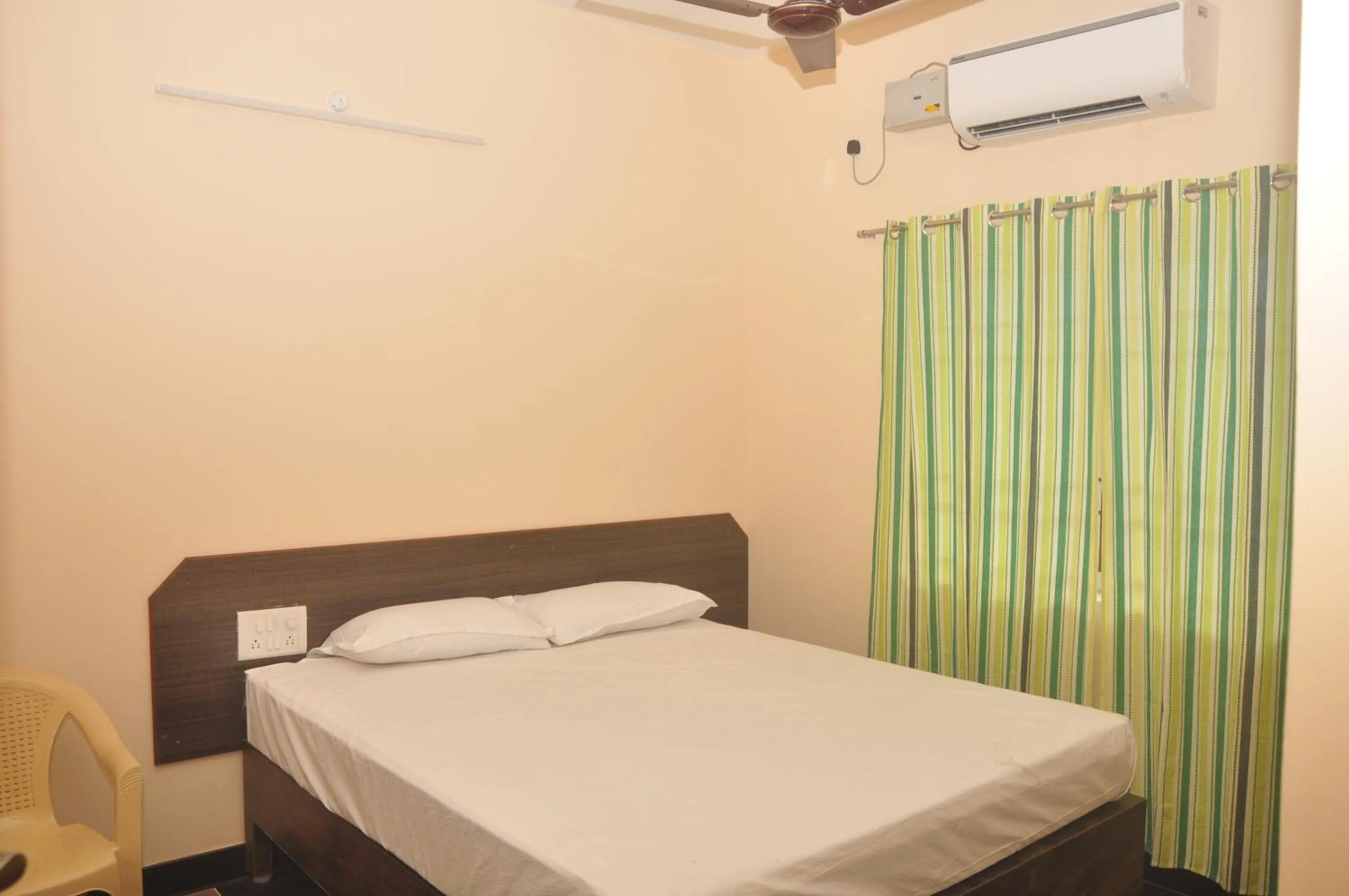 Bed in Hotel Aishwariyam