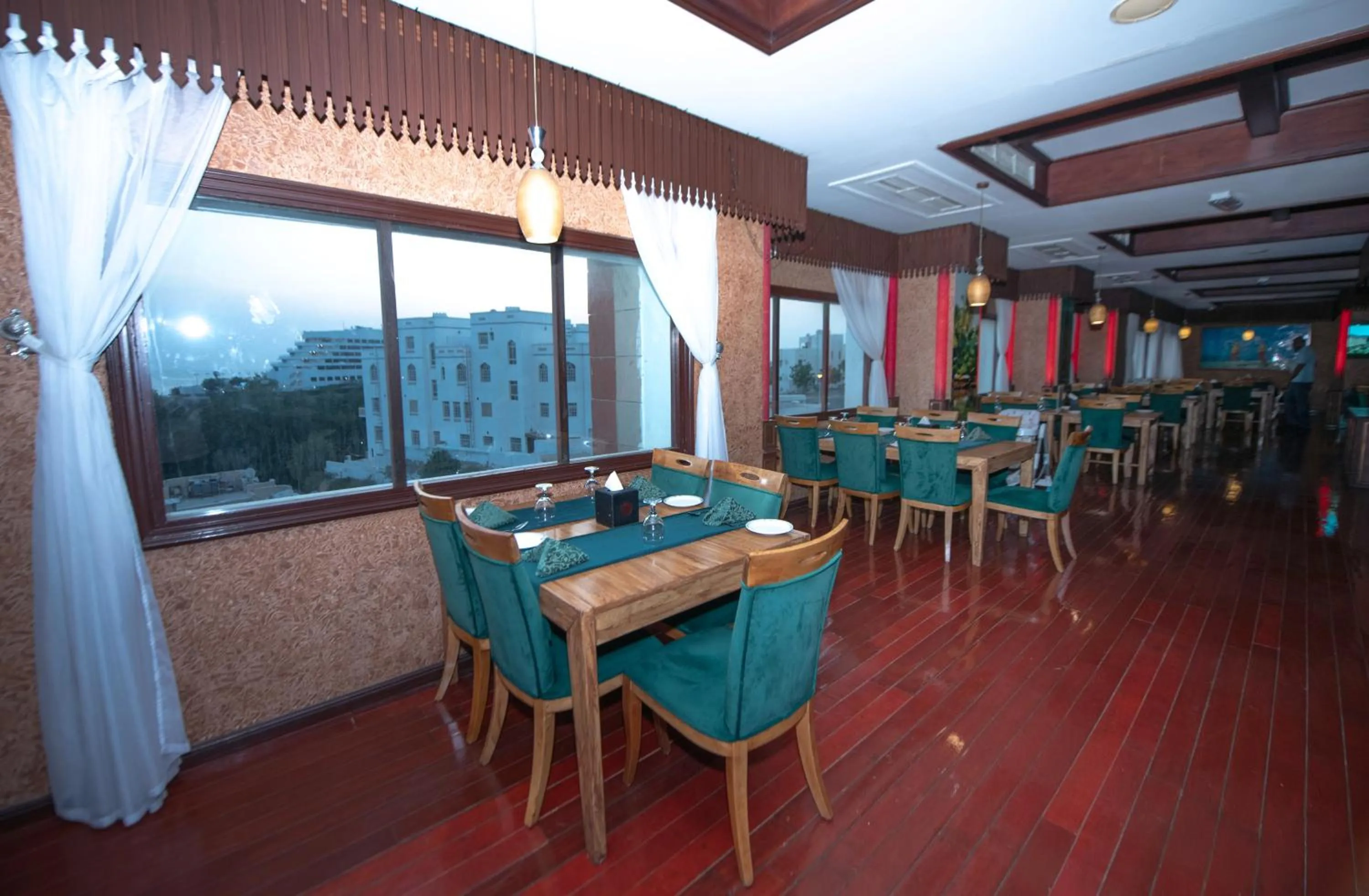 Restaurant/places to eat in Ramee Guestline Hotel