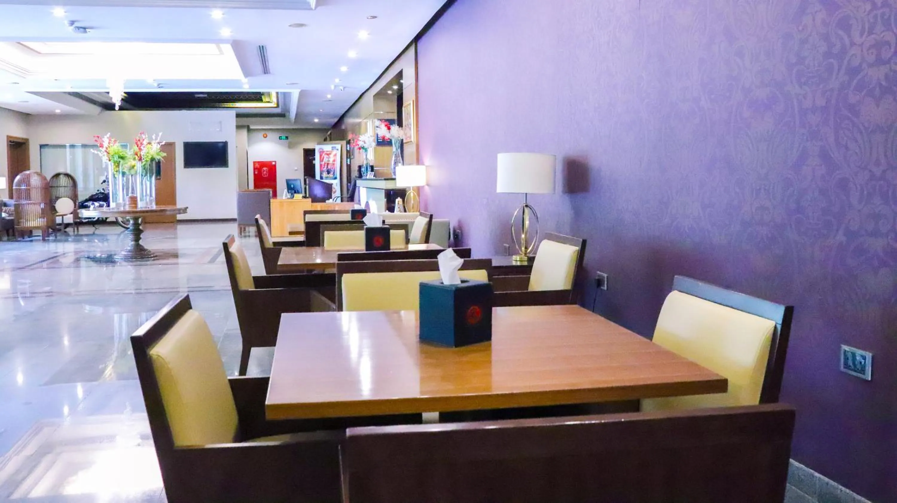 Restaurant/places to eat in Ramee Guestline Hotel