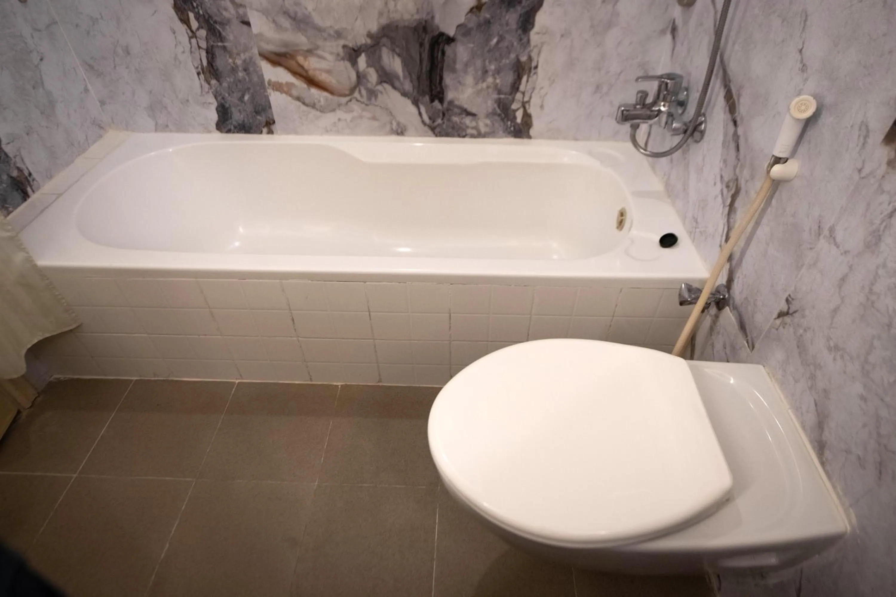 Bath in Ramee Guestline Hotel