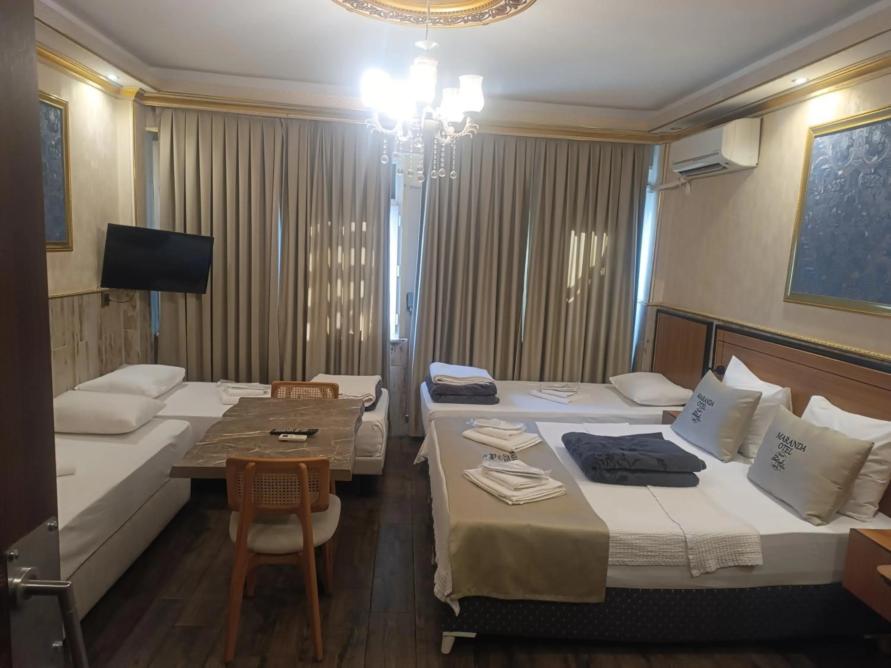 Living room, Bed in Maranda Suit Hotel