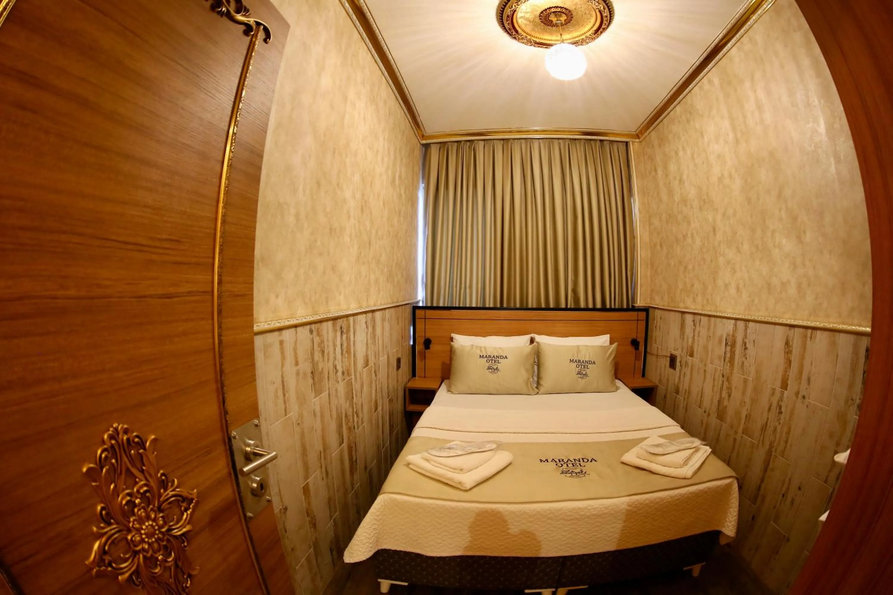 Bed in Maranda Suit Hotel