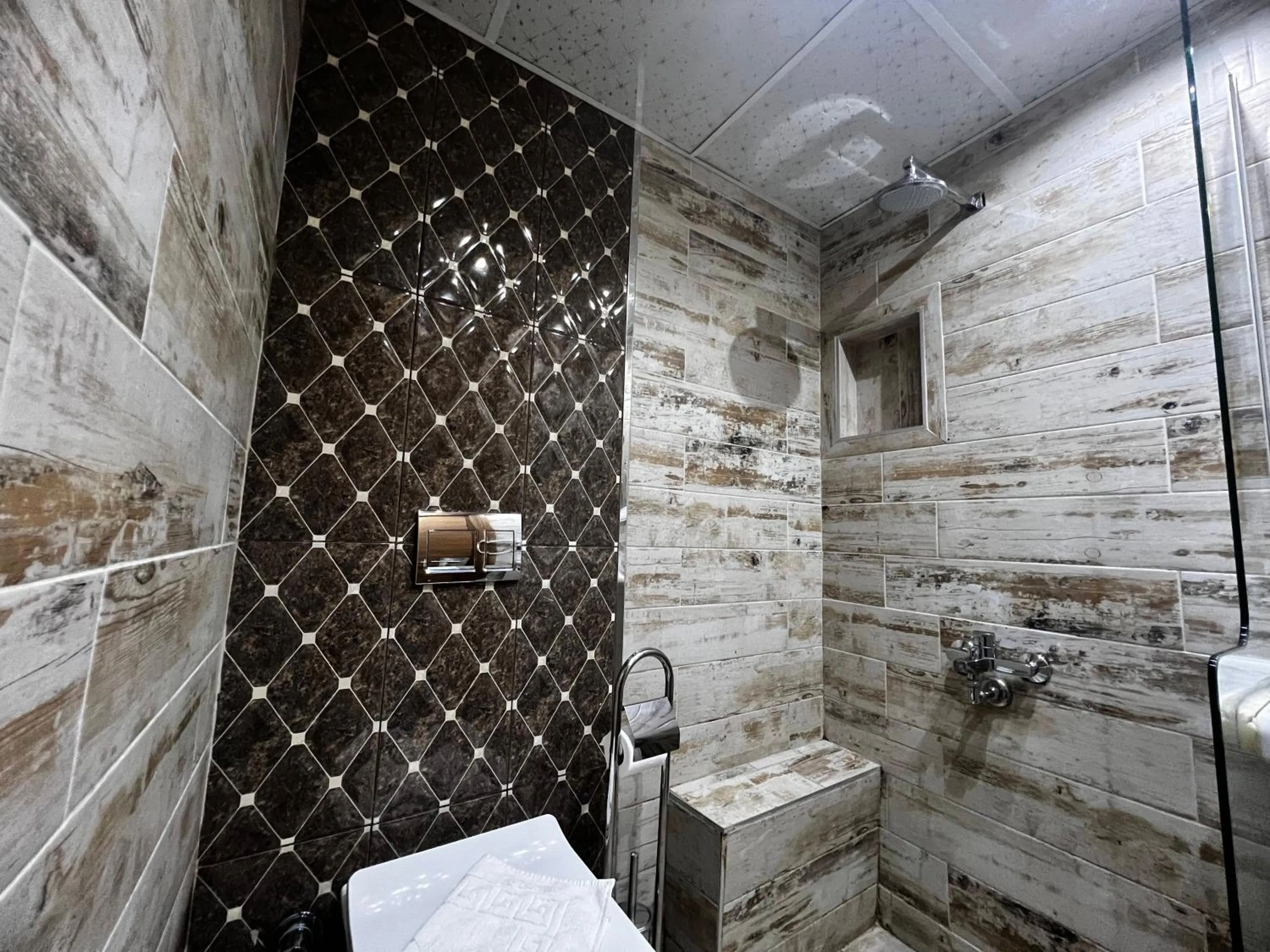 Bathroom in Maranda Suit Hotel