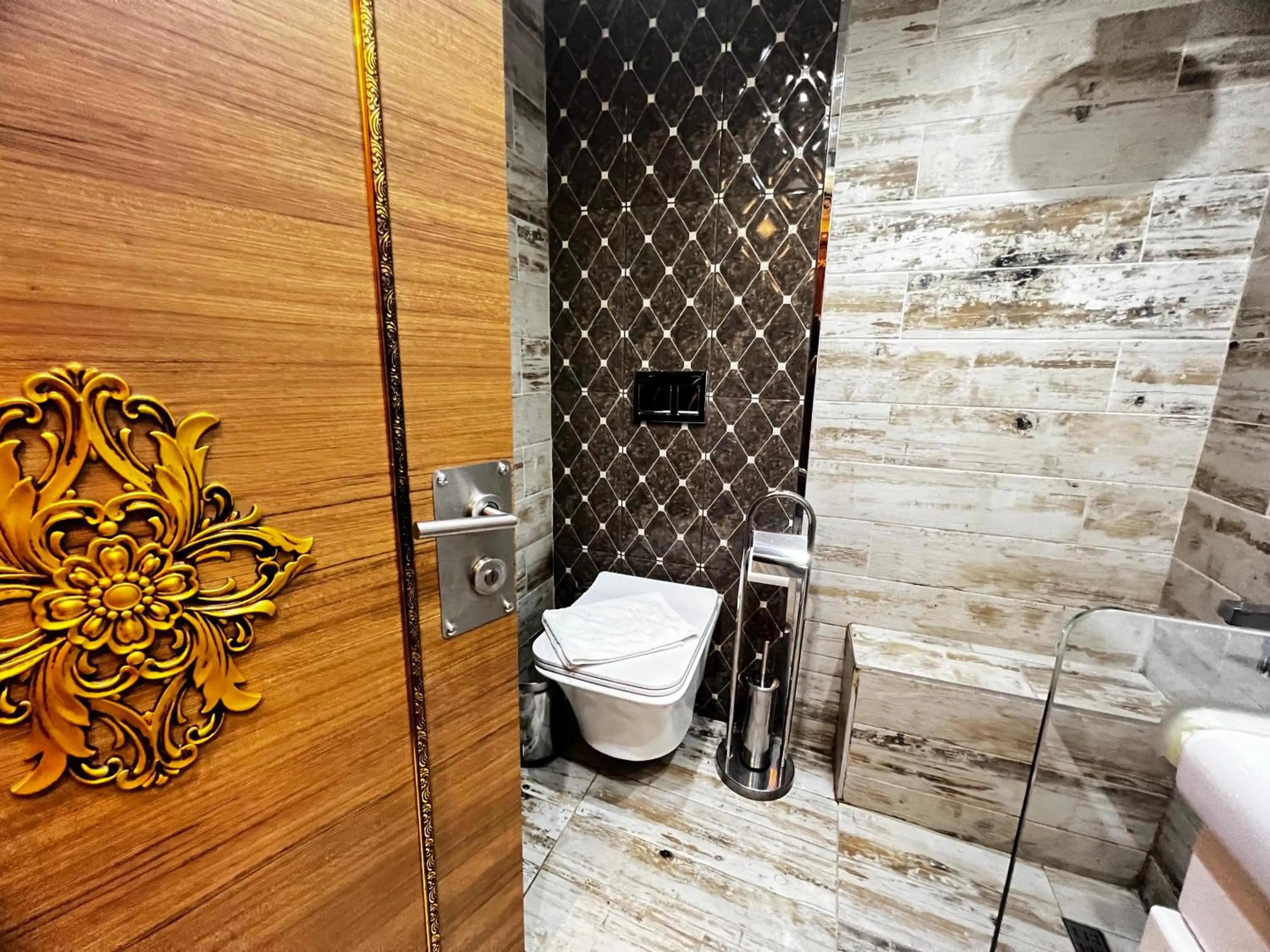 Bathroom in Maranda Suit Hotel