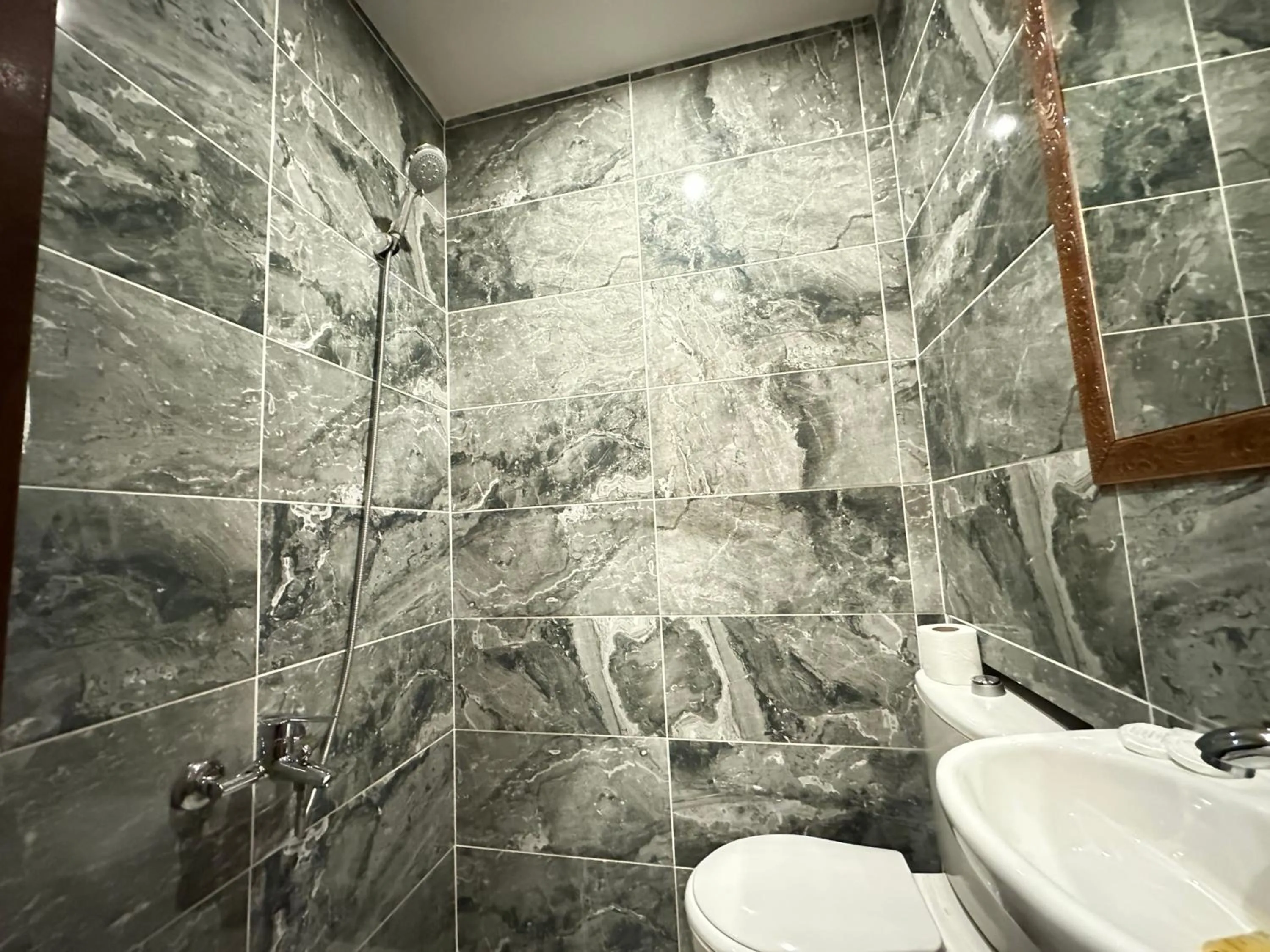 Bathroom in Maranda Suit Hotel