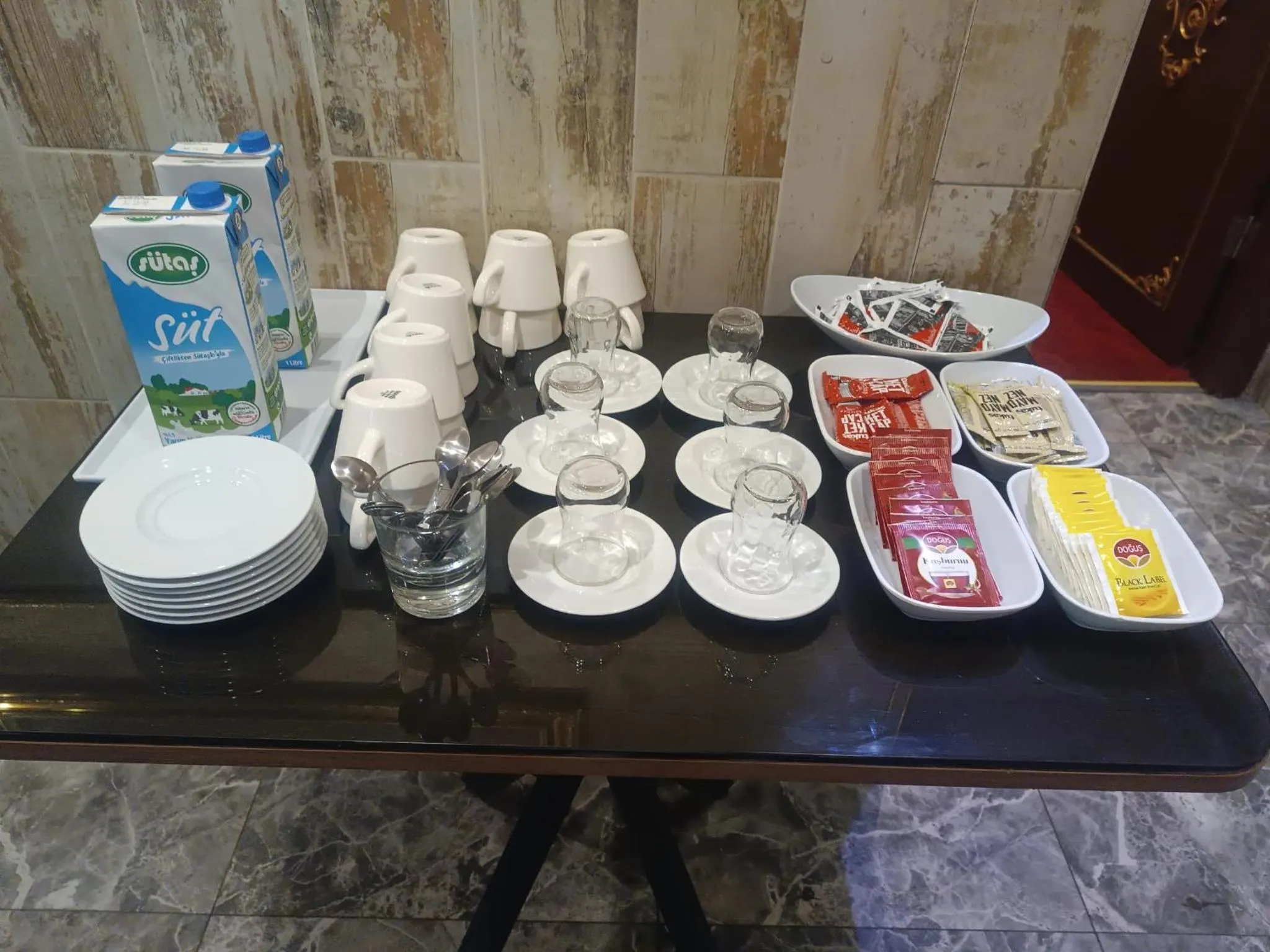 Coffee/tea facilities in Maranda Suit Hotel