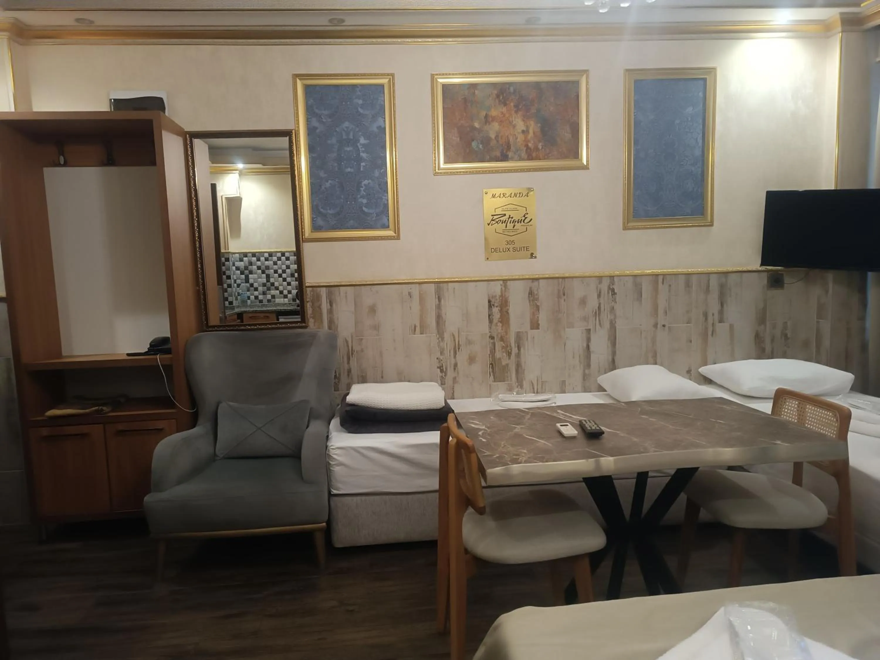 Living room in Maranda Suit Hotel