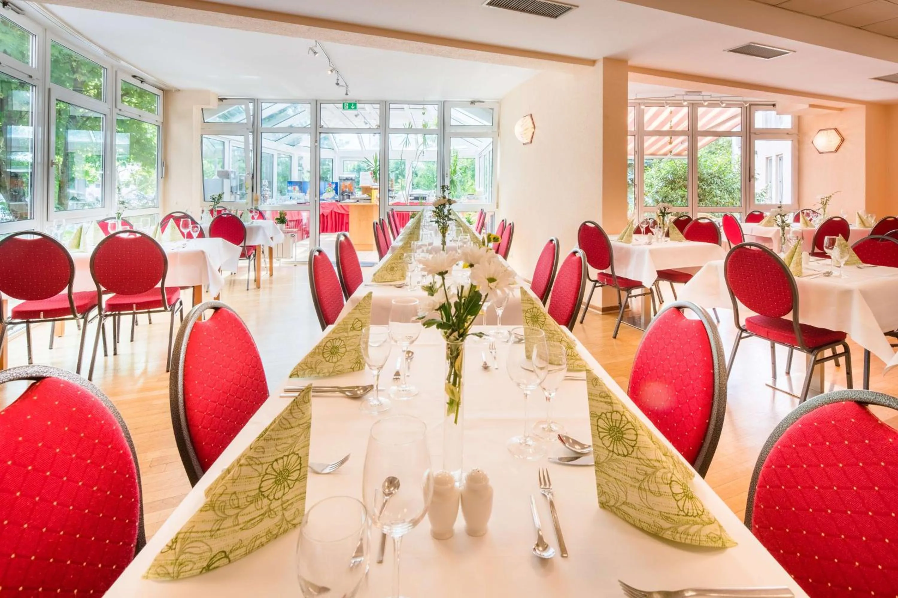Restaurant/places to eat in Roomingtons Hotel Lohr am Main
