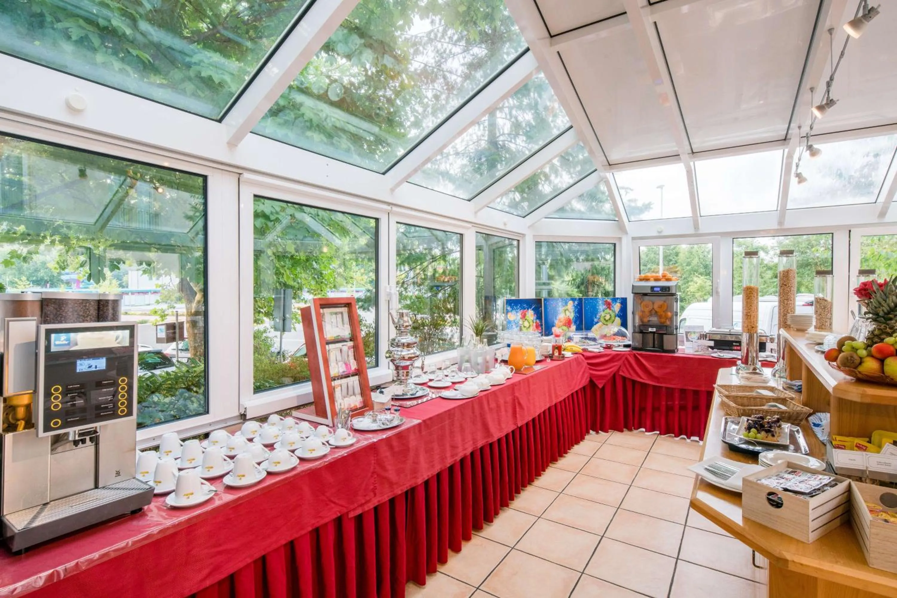 Restaurant/places to eat in Roomingtons Hotel Lohr am Main