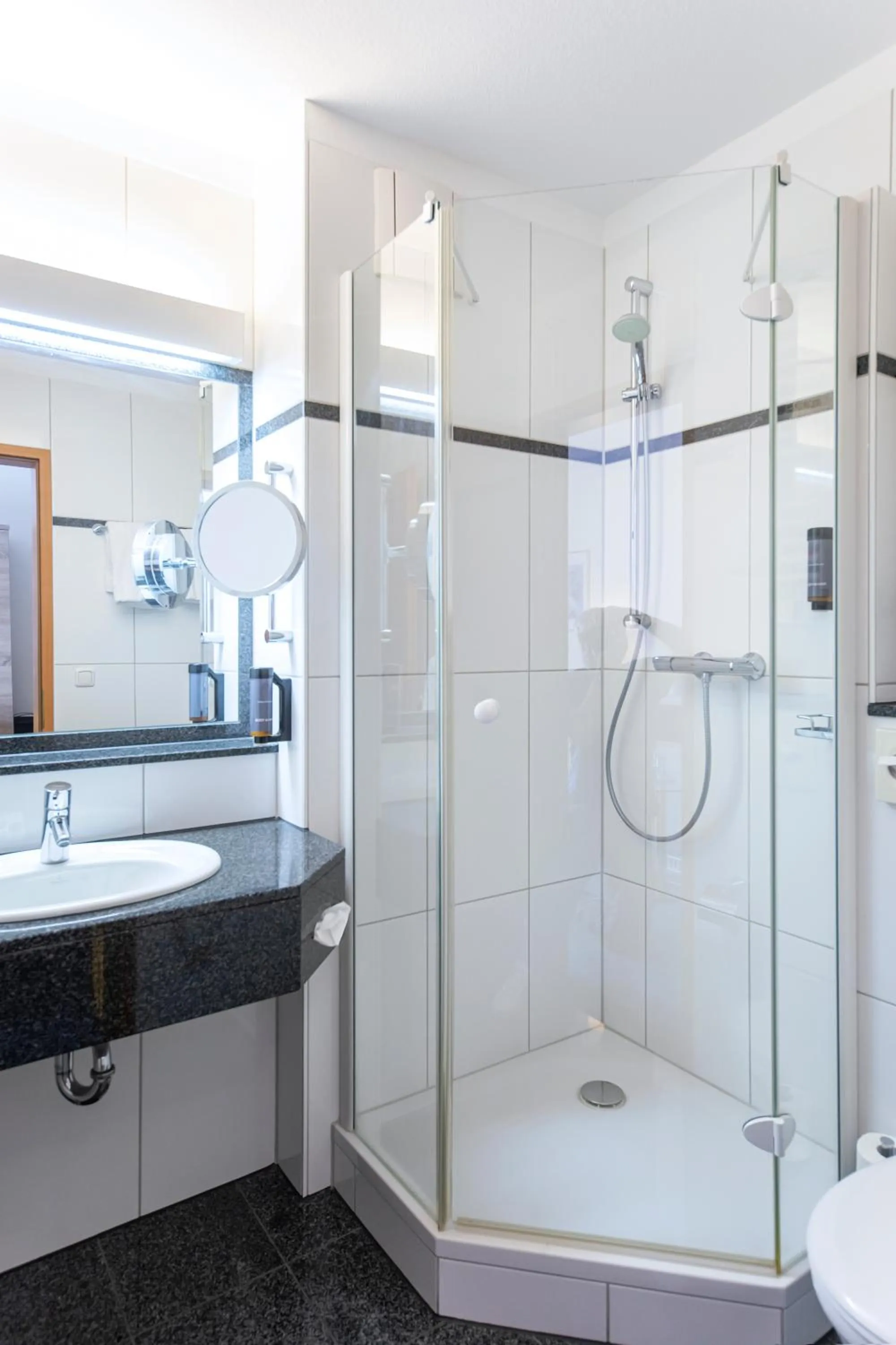 Bathroom in Roomingtons Hotel Lohr am Main