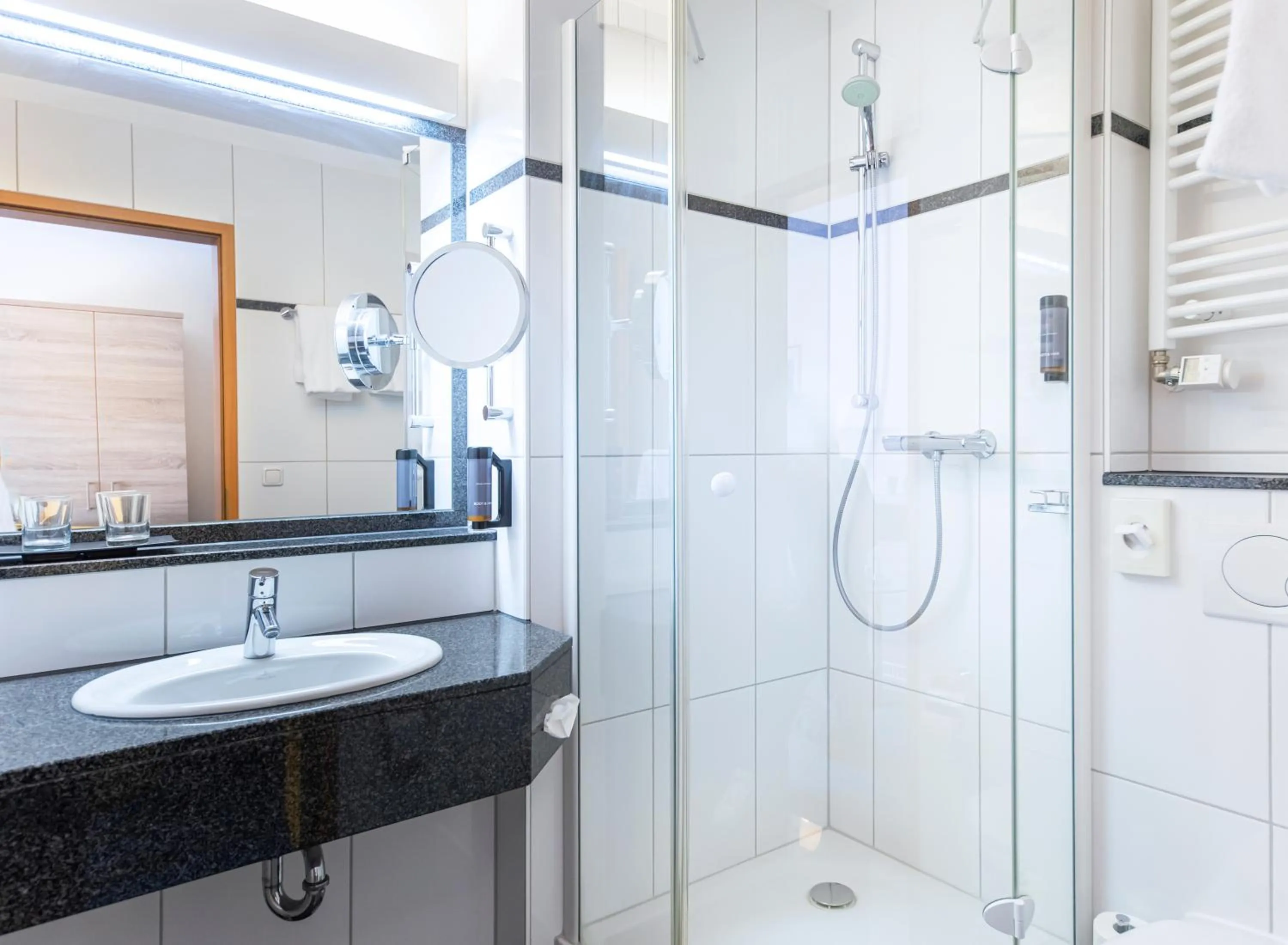 Bathroom in Roomingtons Hotel Lohr am Main