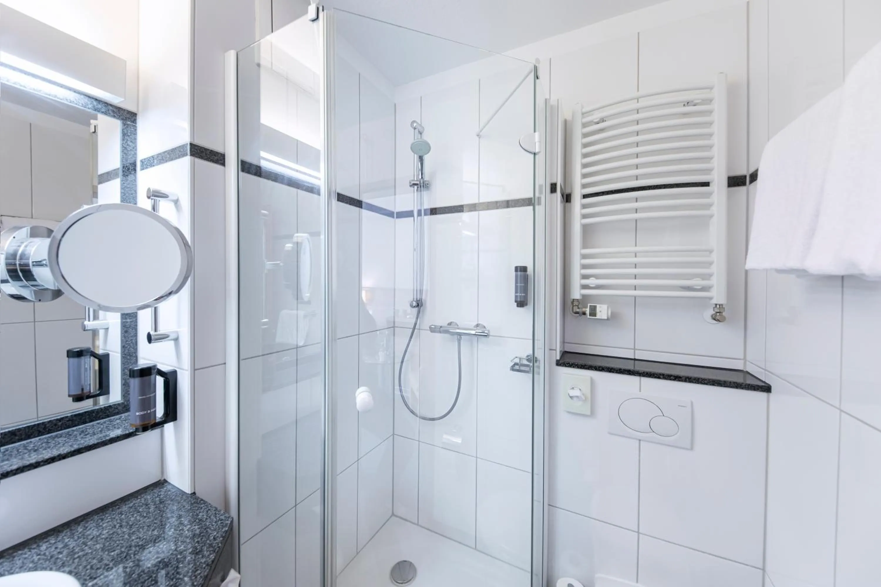 Bathroom in Roomingtons Hotel Lohr am Main