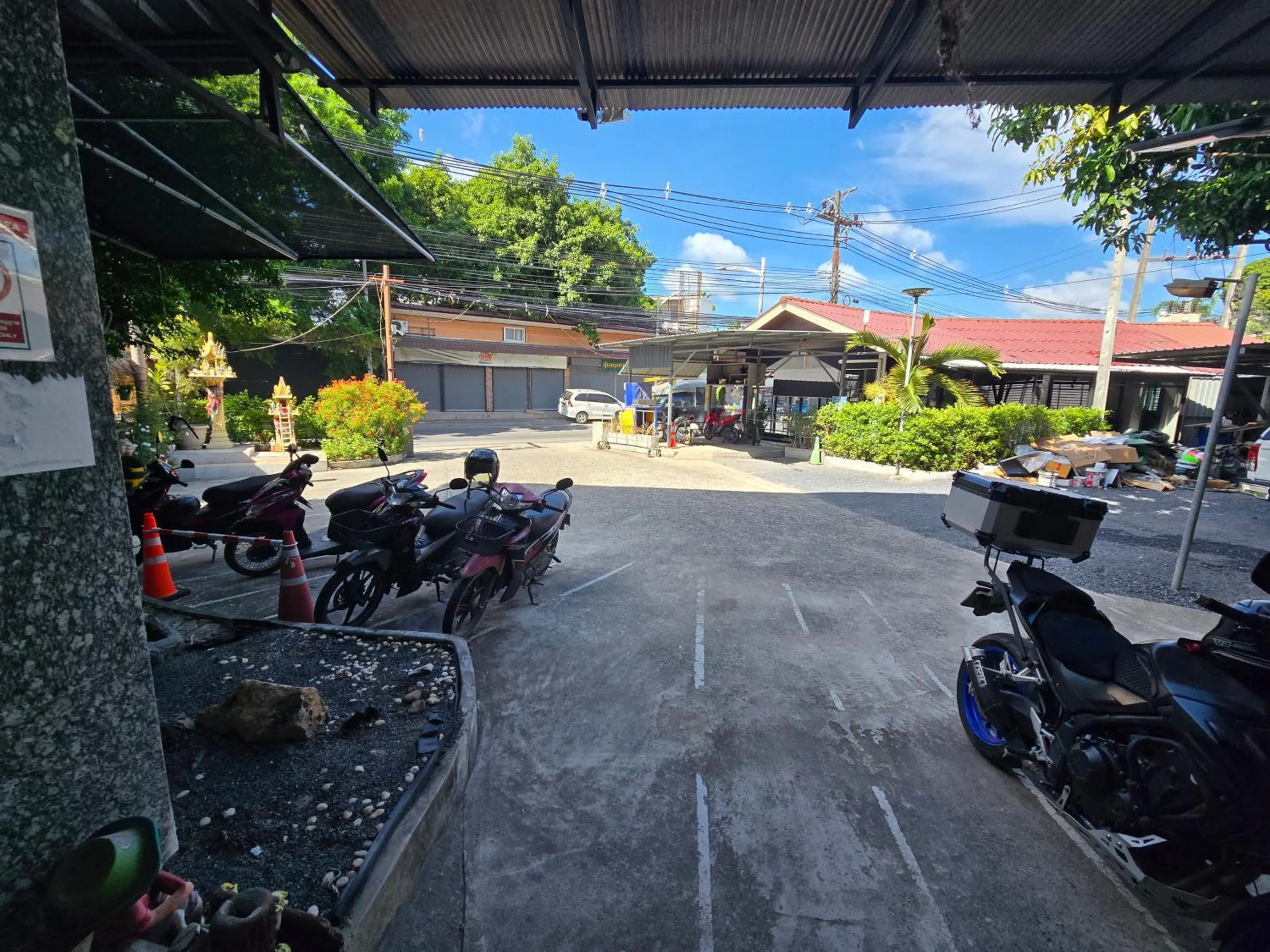 Parking in H&Y Chaweng